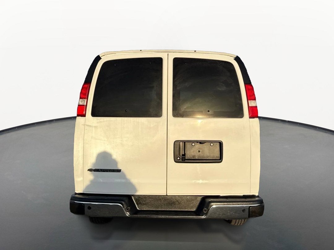 2025 Chevrolet Express Passenger 1LT