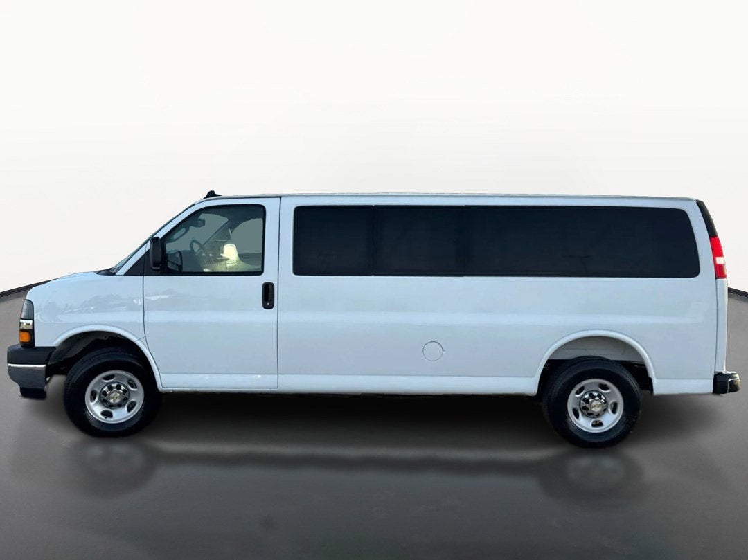 2025 Chevrolet Express Passenger 1LT