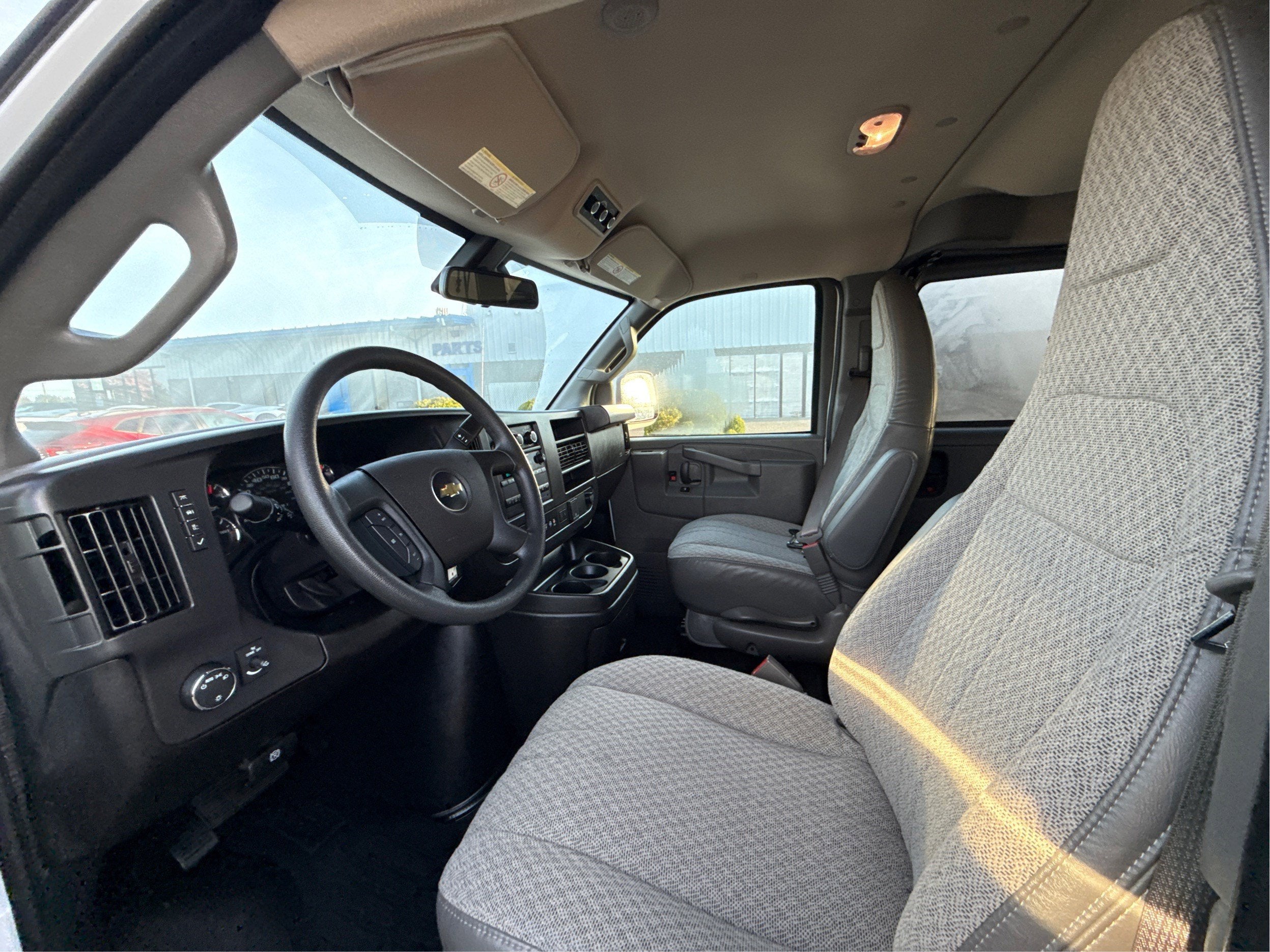 2025 Chevrolet Express Passenger 1LT