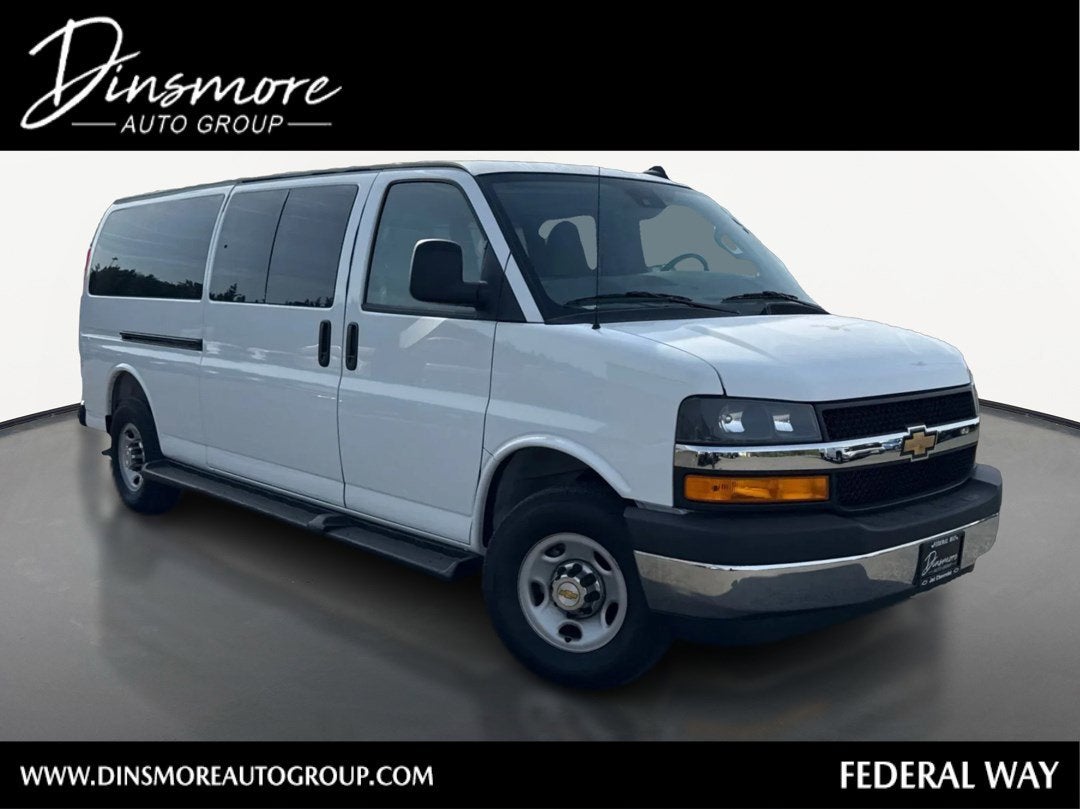 2025 Chevrolet Express Passenger 1LT
