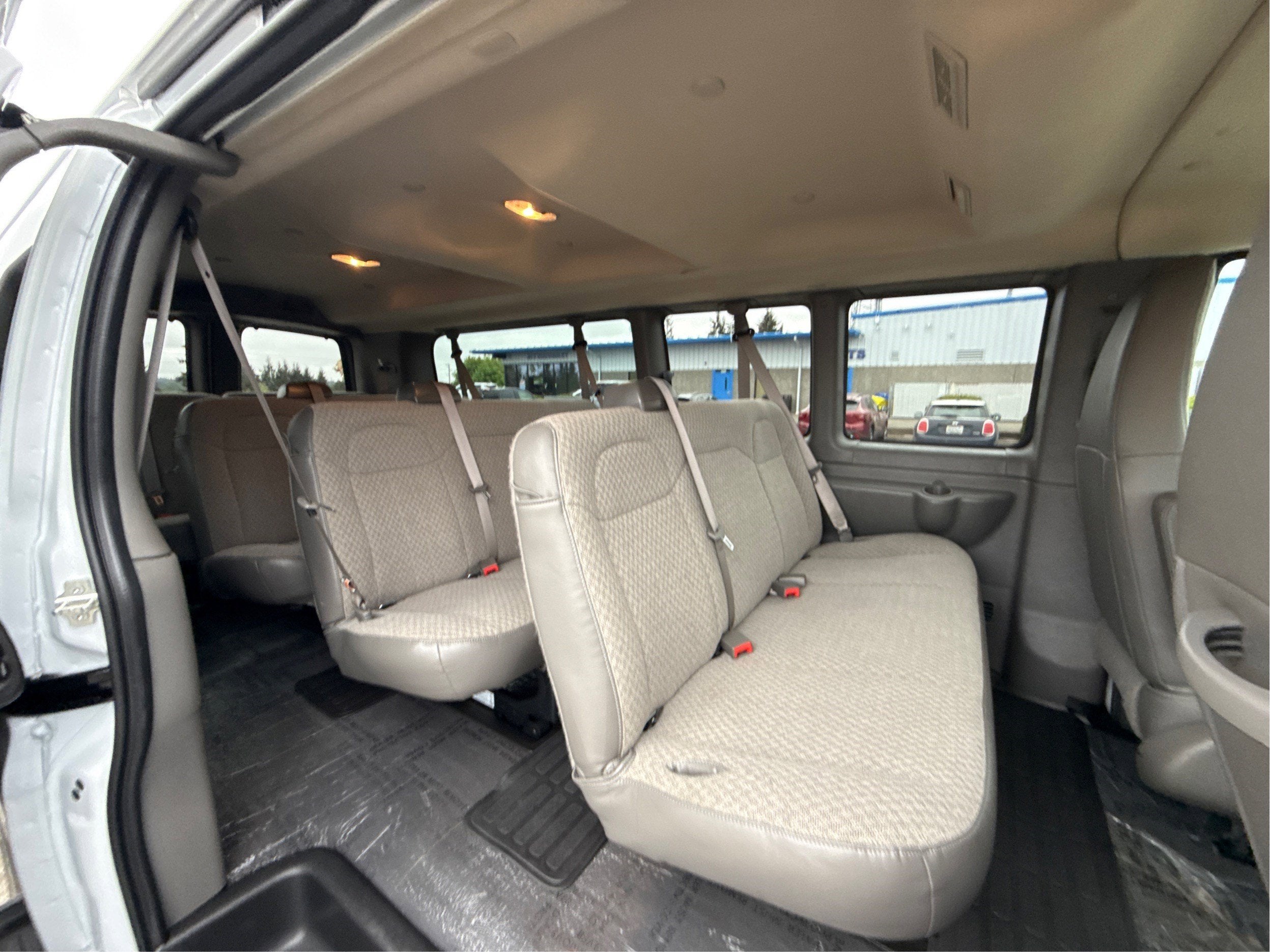 2025 Chevrolet Express Passenger 1LT