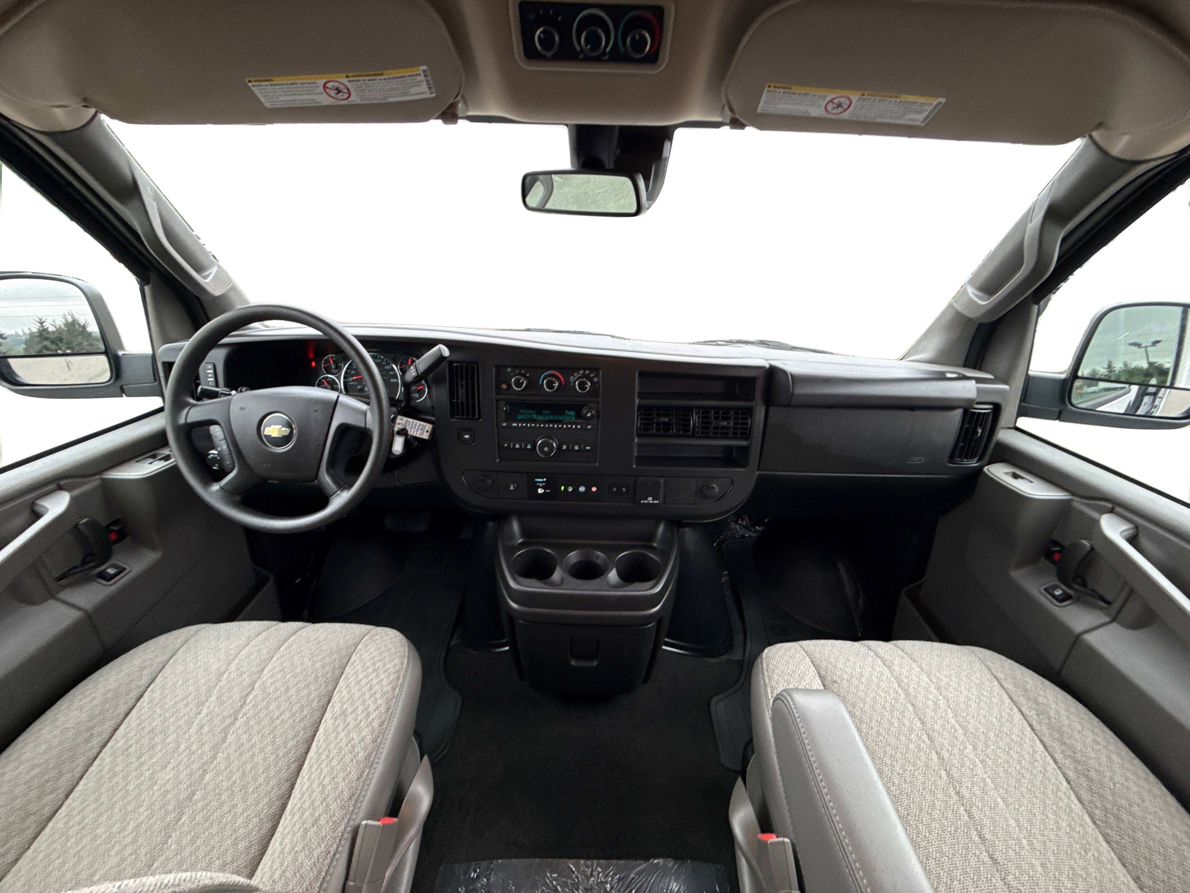 2025 Chevrolet Express Passenger 1LT