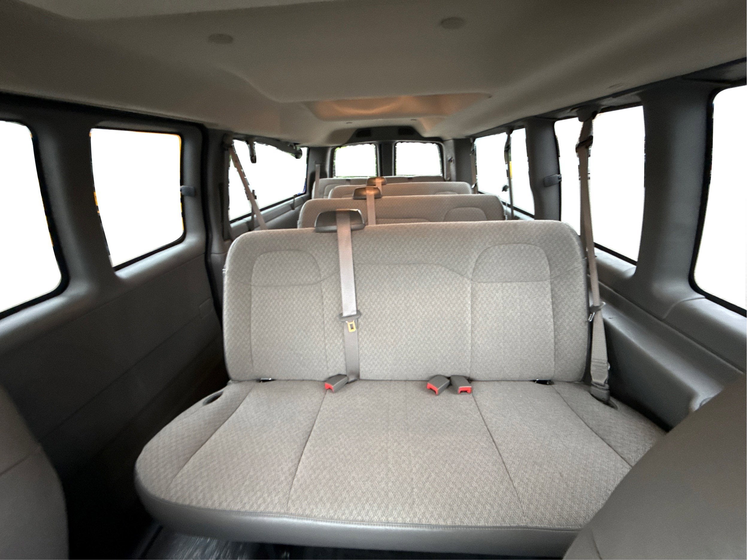 2025 Chevrolet Express Passenger 1LT