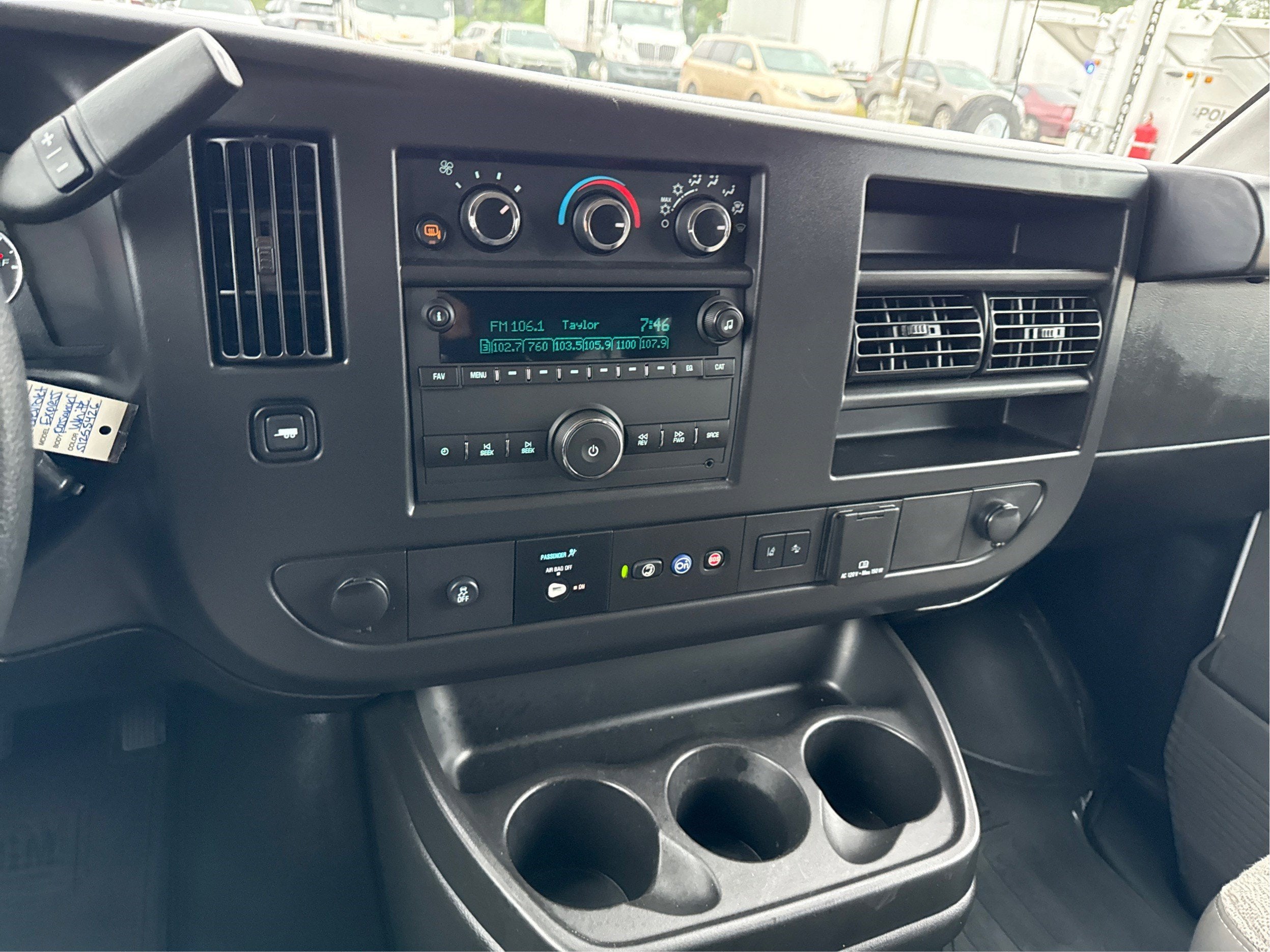 2025 Chevrolet Express Passenger 1LT