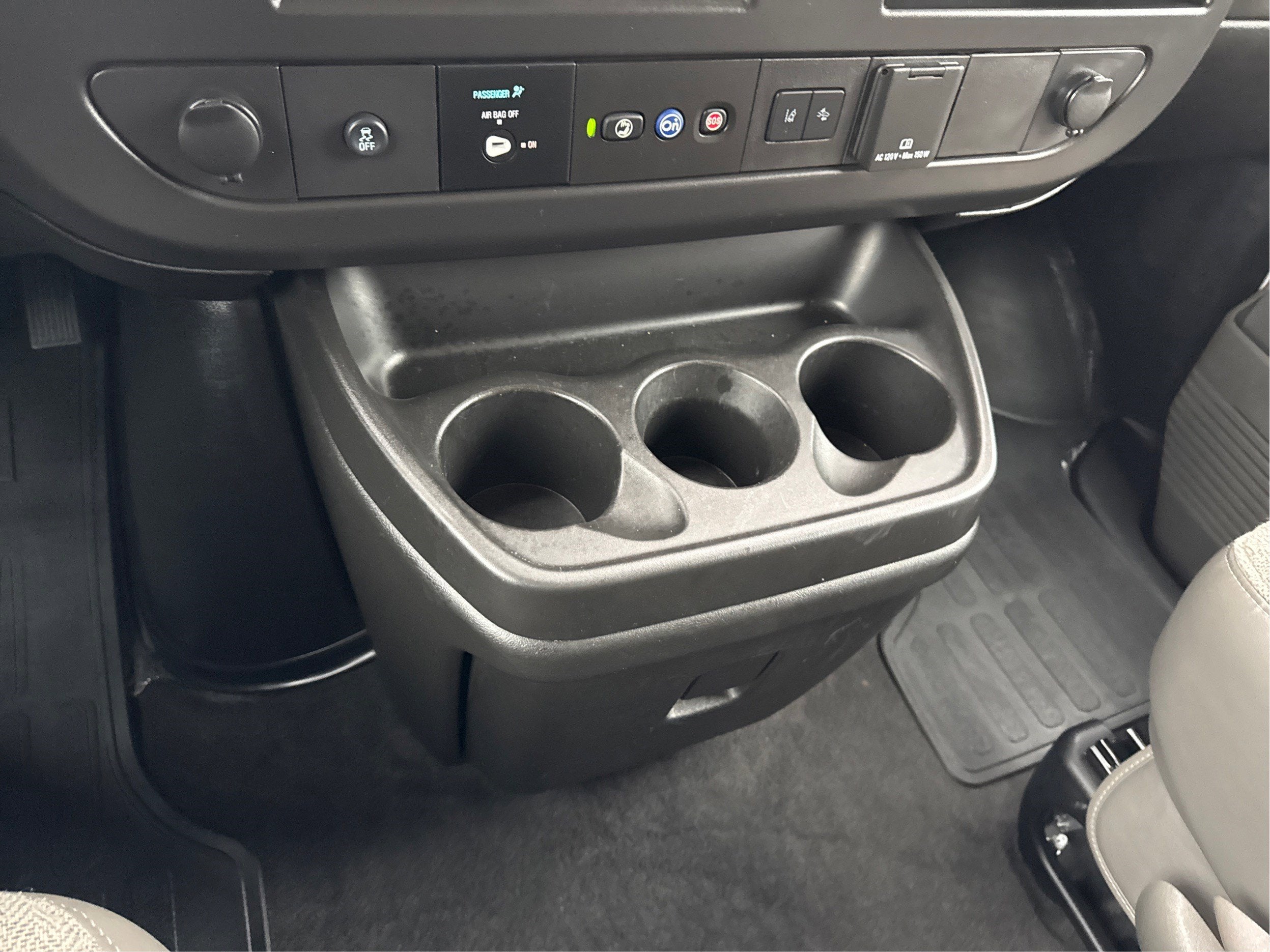 2025 Chevrolet Express Passenger 1LT