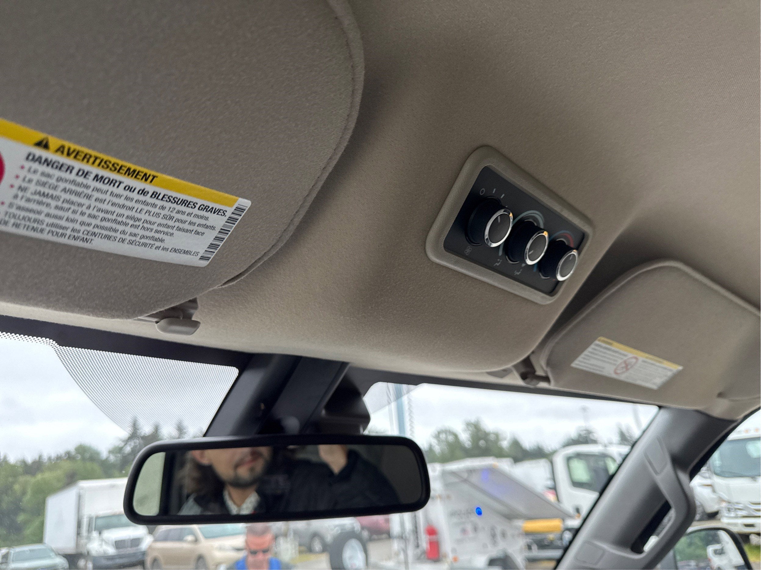 2025 Chevrolet Express Passenger 1LT