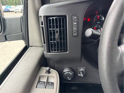 2025 Chevrolet Express Passenger 1LT