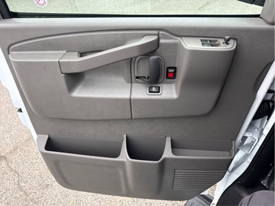 2025 Chevrolet Express Passenger 1LT