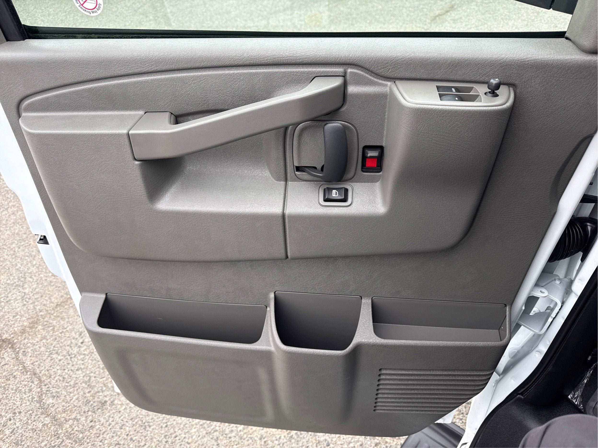 2025 Chevrolet Express Passenger 1LT