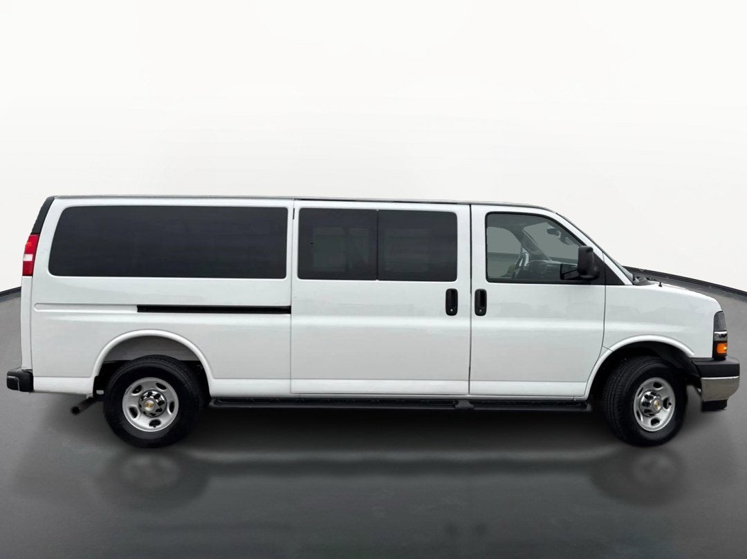 2025 Chevrolet Express Passenger 1LT