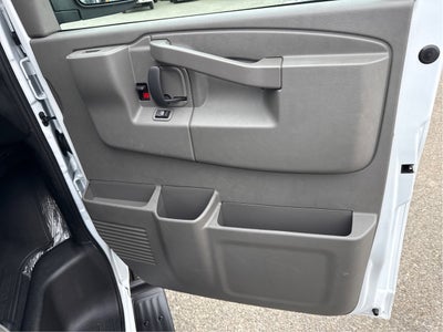2025 Chevrolet Express Passenger 1LT