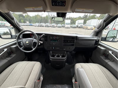 2025 Chevrolet Express Passenger 1LT