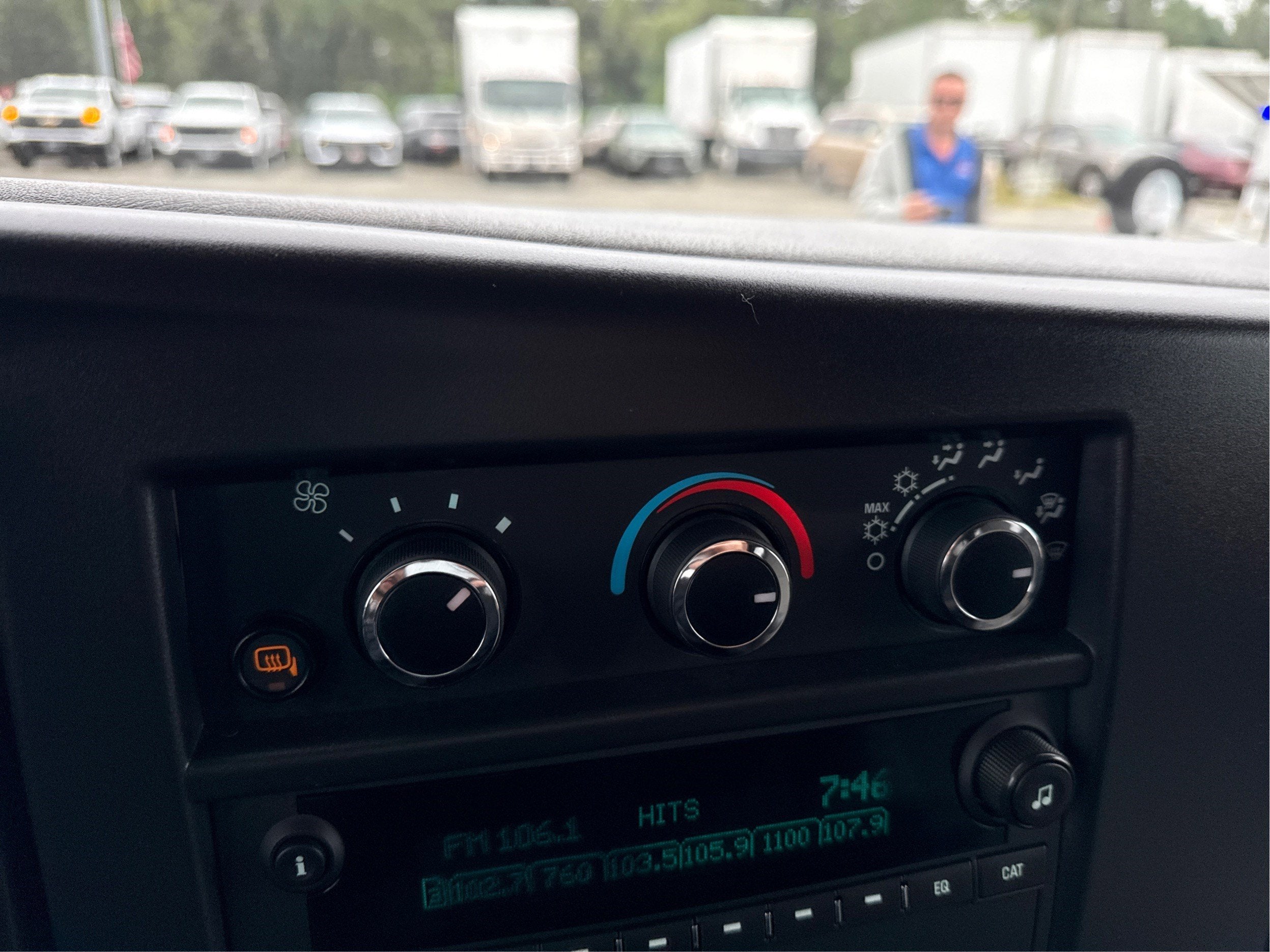 2025 Chevrolet Express Passenger 1LT