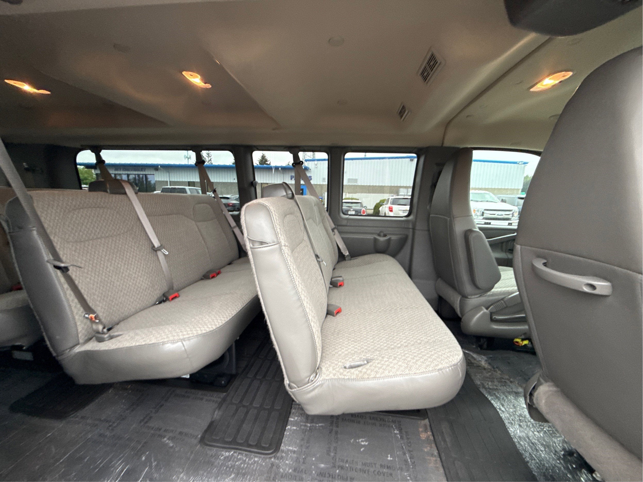 2025 Chevrolet Express Passenger 1LT