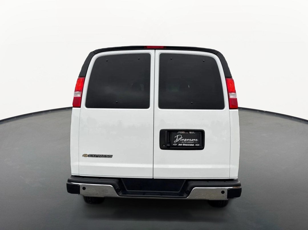 2025 Chevrolet Express Passenger 1LT