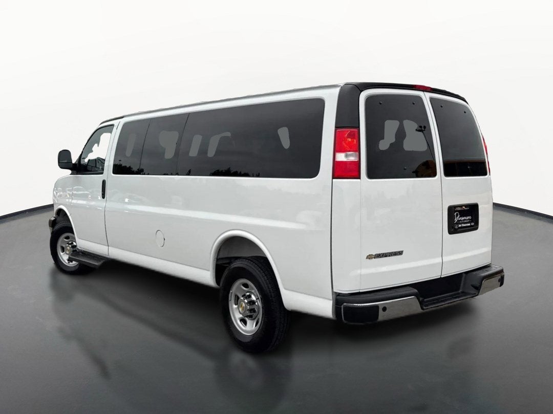 2025 Chevrolet Express Passenger 1LT