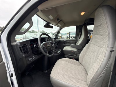 2025 Chevrolet Express Passenger 1LT