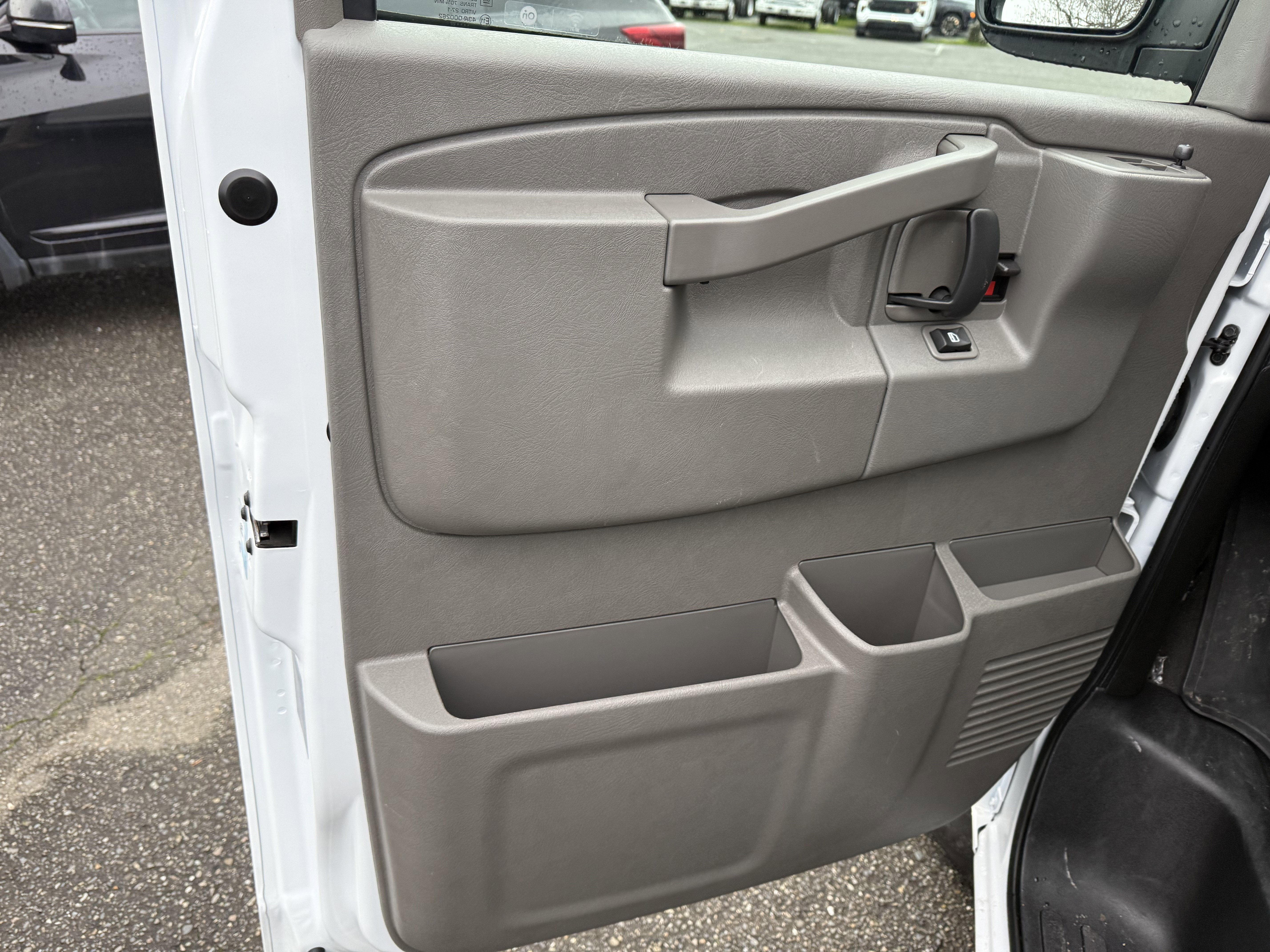 2022 Chevrolet Express Passenger 3500 1LT