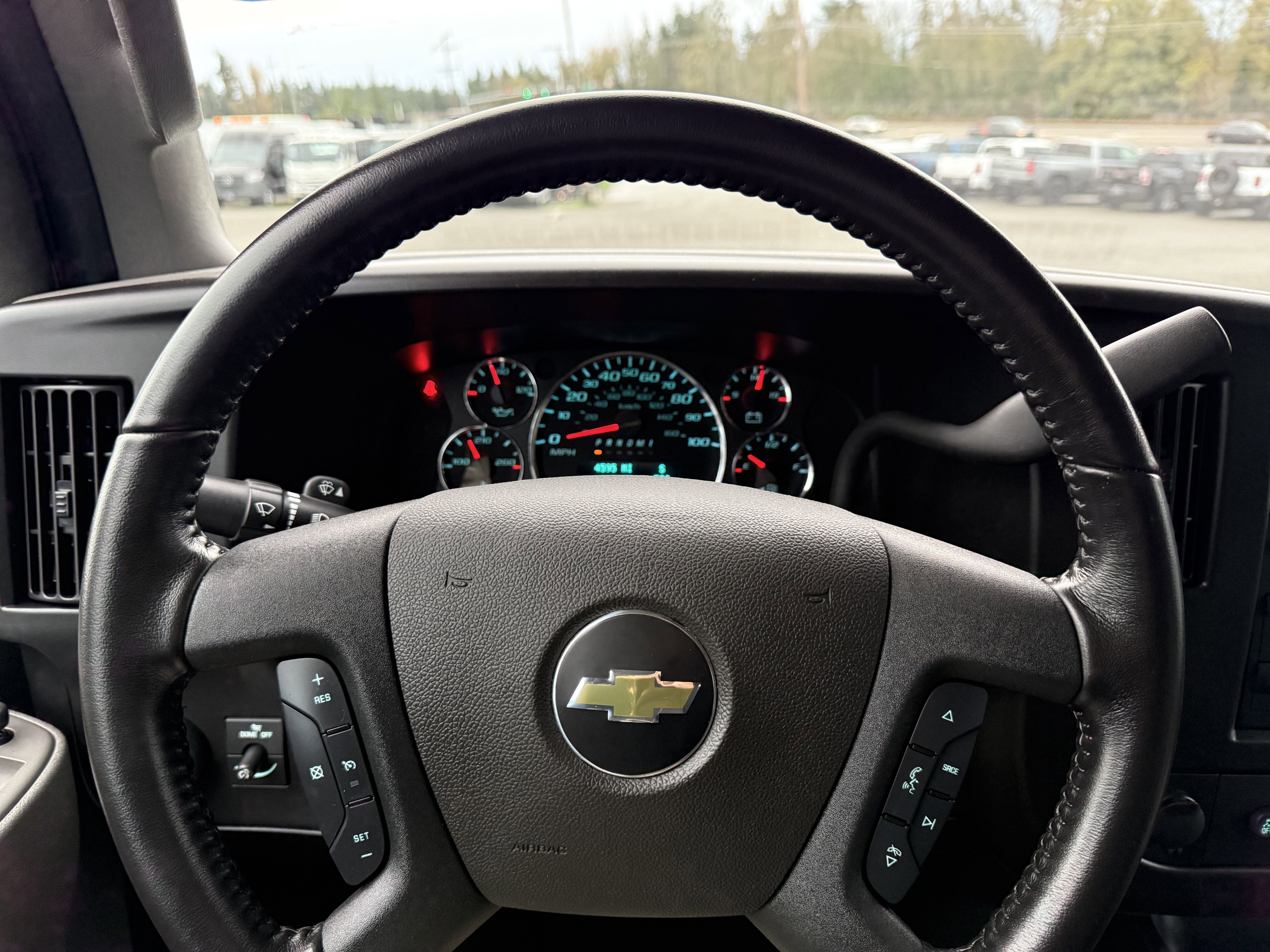 2022 Chevrolet Express Passenger 3500 1LT