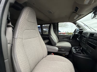 2022 Chevrolet Express Passenger 3500 1LT