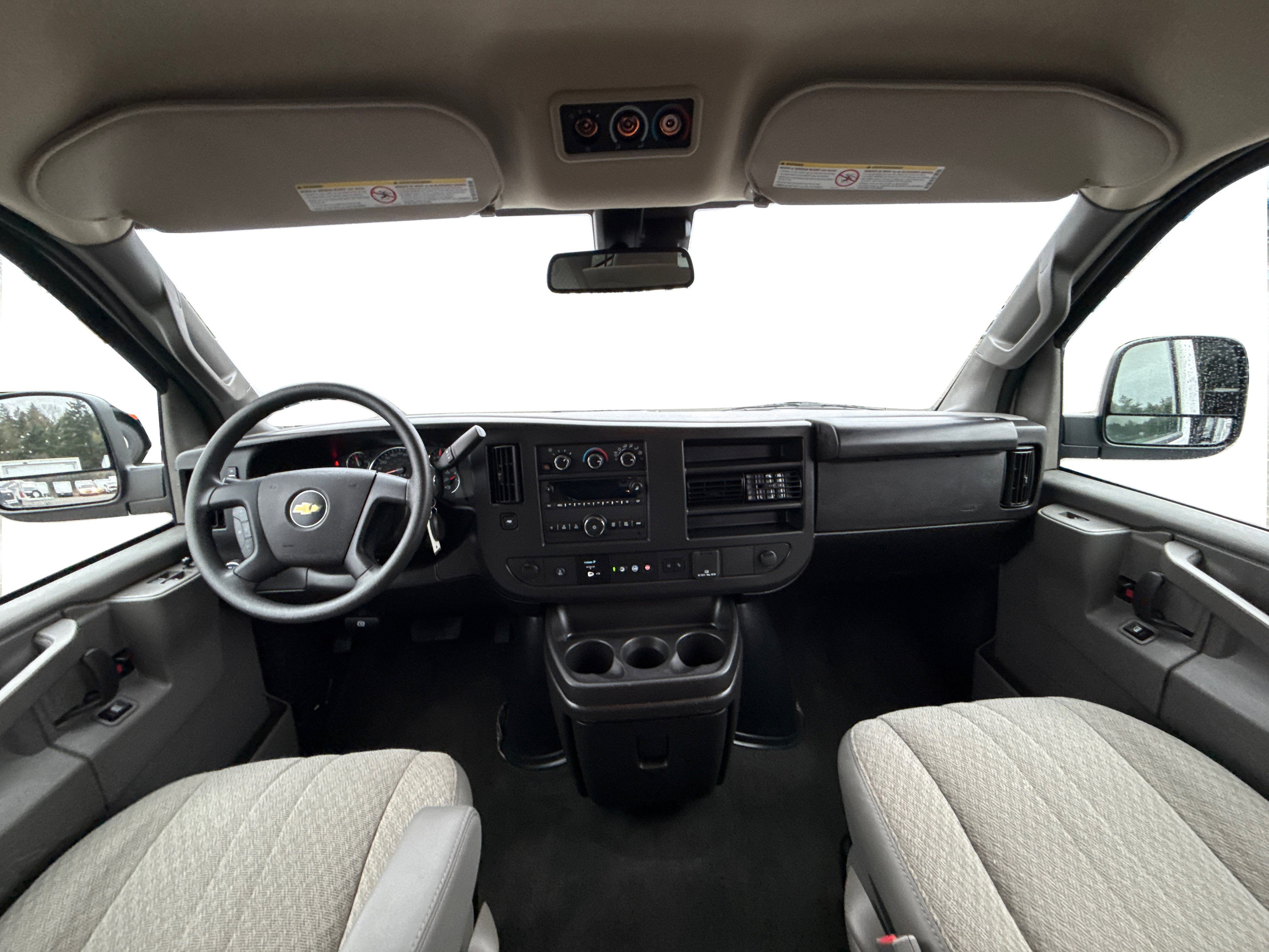 2024 Chevrolet Express Passenger 3500 1LT