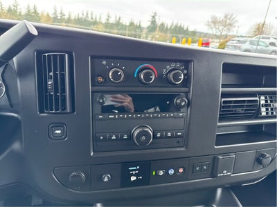 2024 Chevrolet Express Passenger 3500 1LT