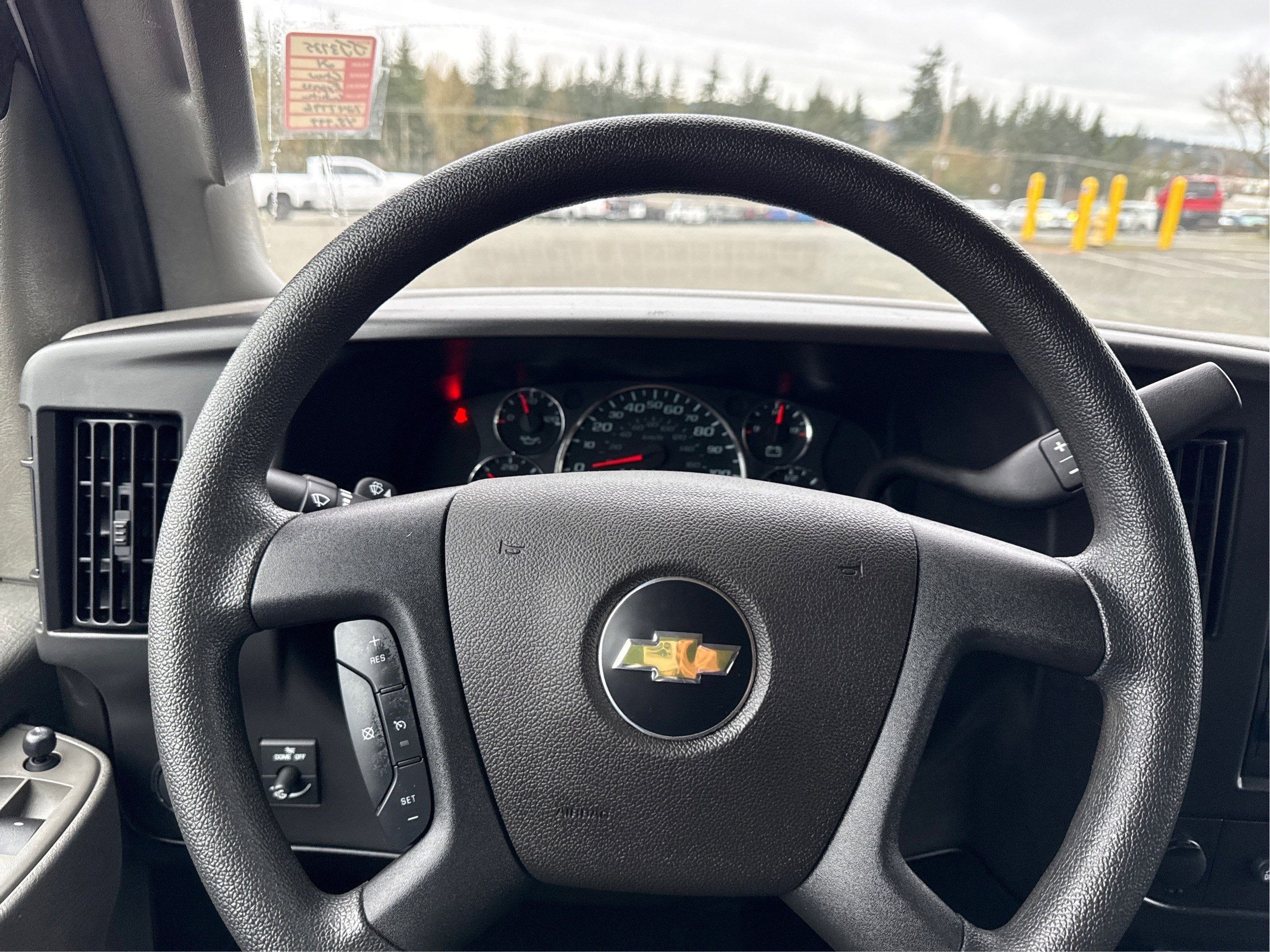 2024 Chevrolet Express Passenger 3500 1LT