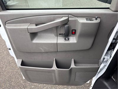 2024 Chevrolet Express Passenger 3500 1LT