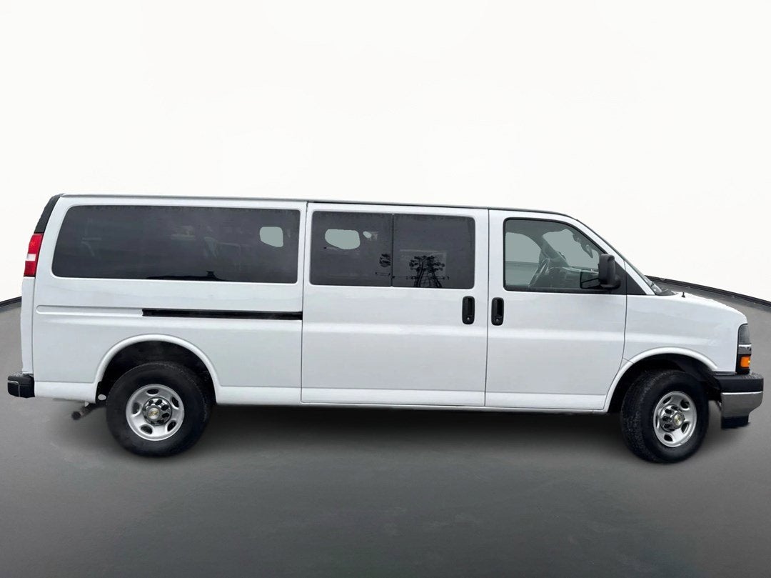 2024 Chevrolet Express Passenger 3500 1LT