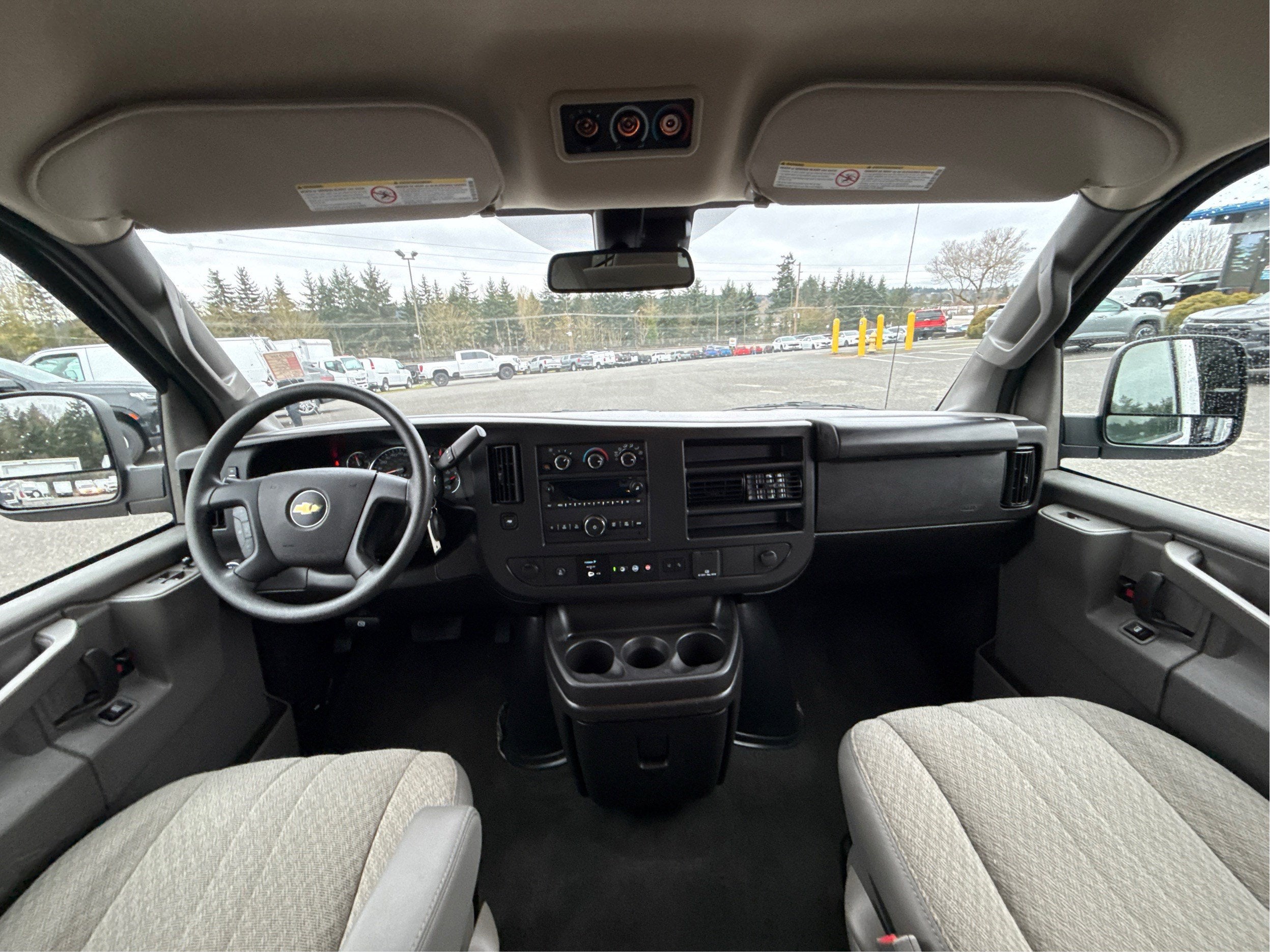 2024 Chevrolet Express Passenger 3500 1LT