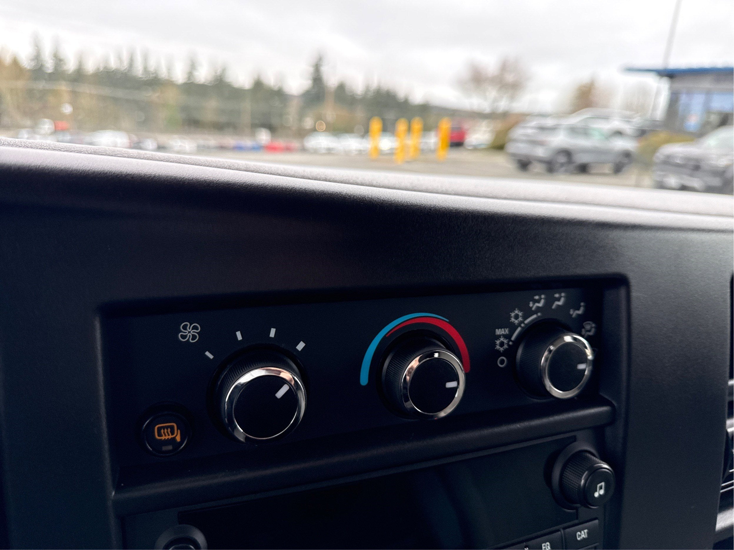 2024 Chevrolet Express Passenger 3500 1LT