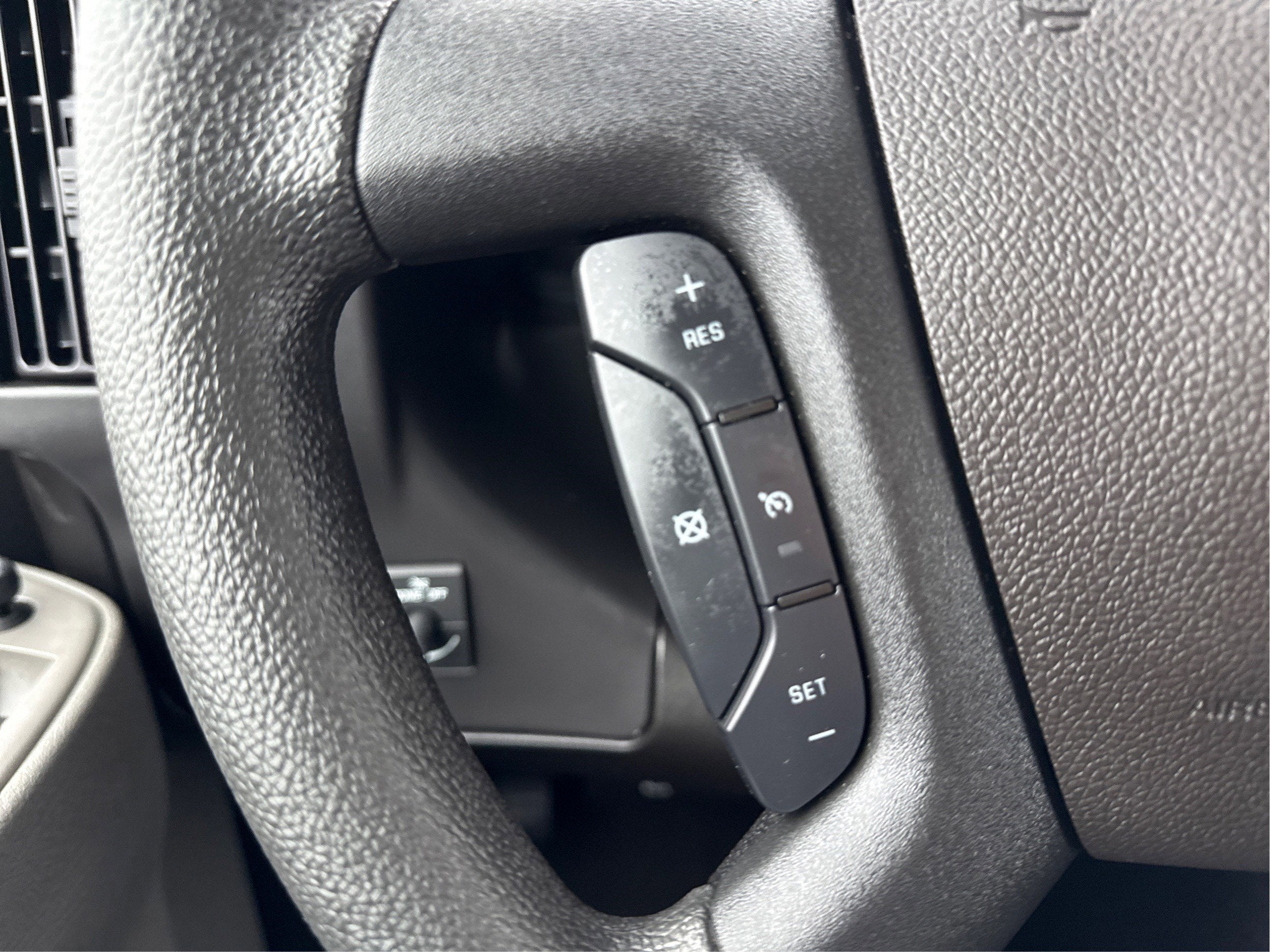 2024 Chevrolet Express Passenger 3500 1LT