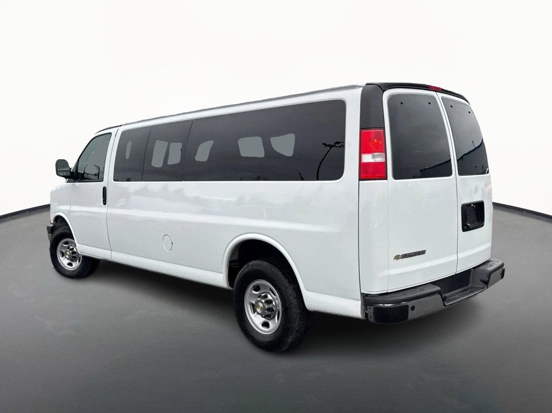 2024 Chevrolet Express Passenger 3500 1LT