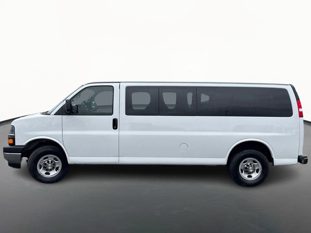 2024 Chevrolet Express Passenger 3500 1LT