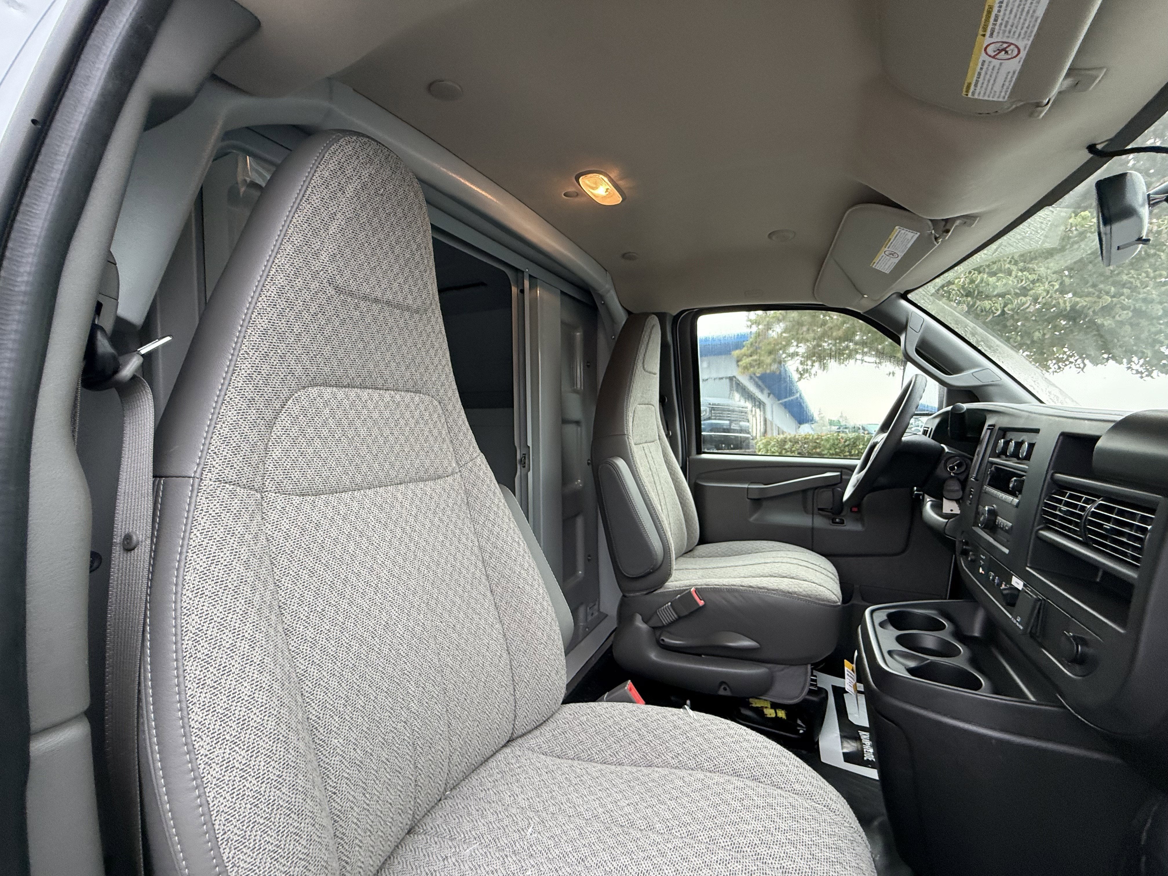 2025 Chevrolet Express Cutaway 3500 1WT