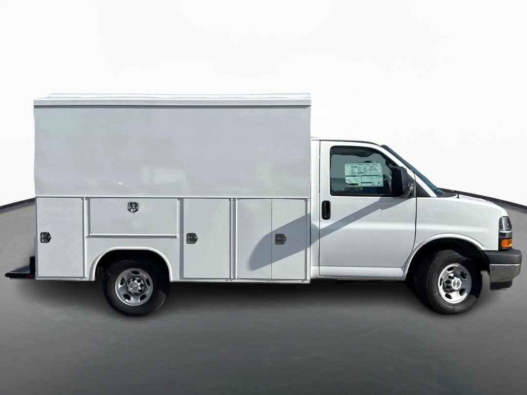 2026 Chevrolet Express Cutaway 3500 1WT