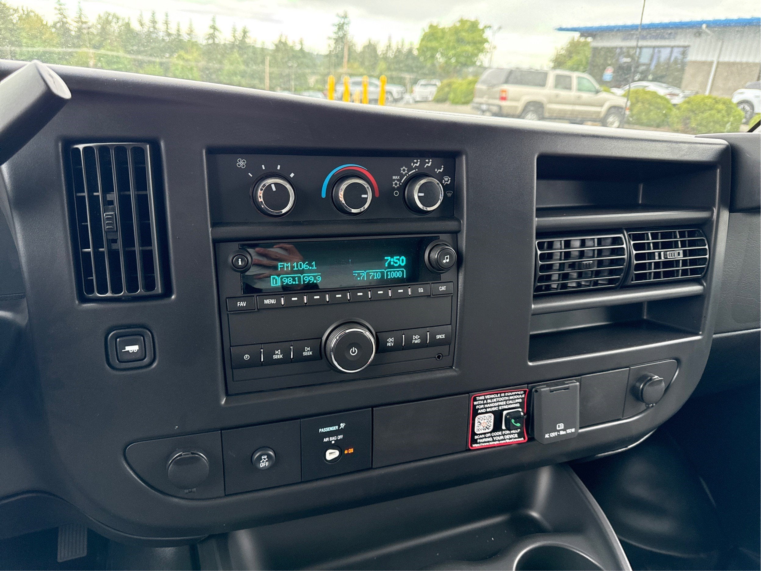 2026 Chevrolet Express Cutaway 3500 1WT