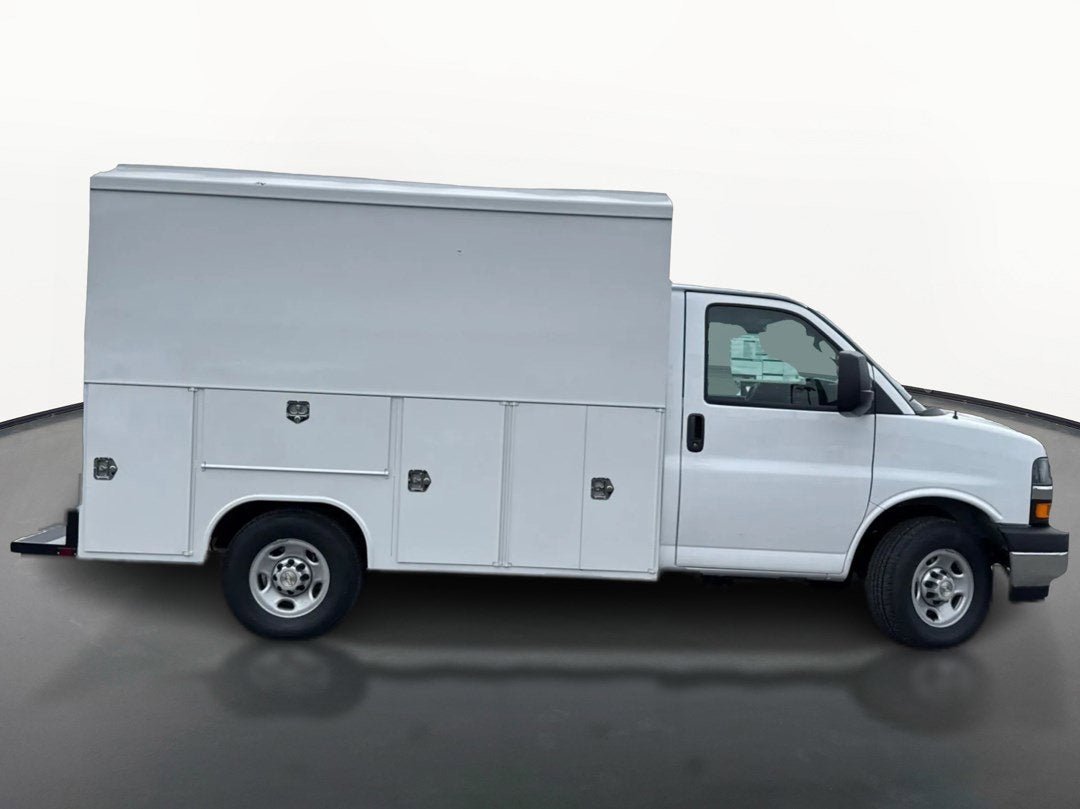 2026 Chevrolet Express Cutaway 3500 1WT