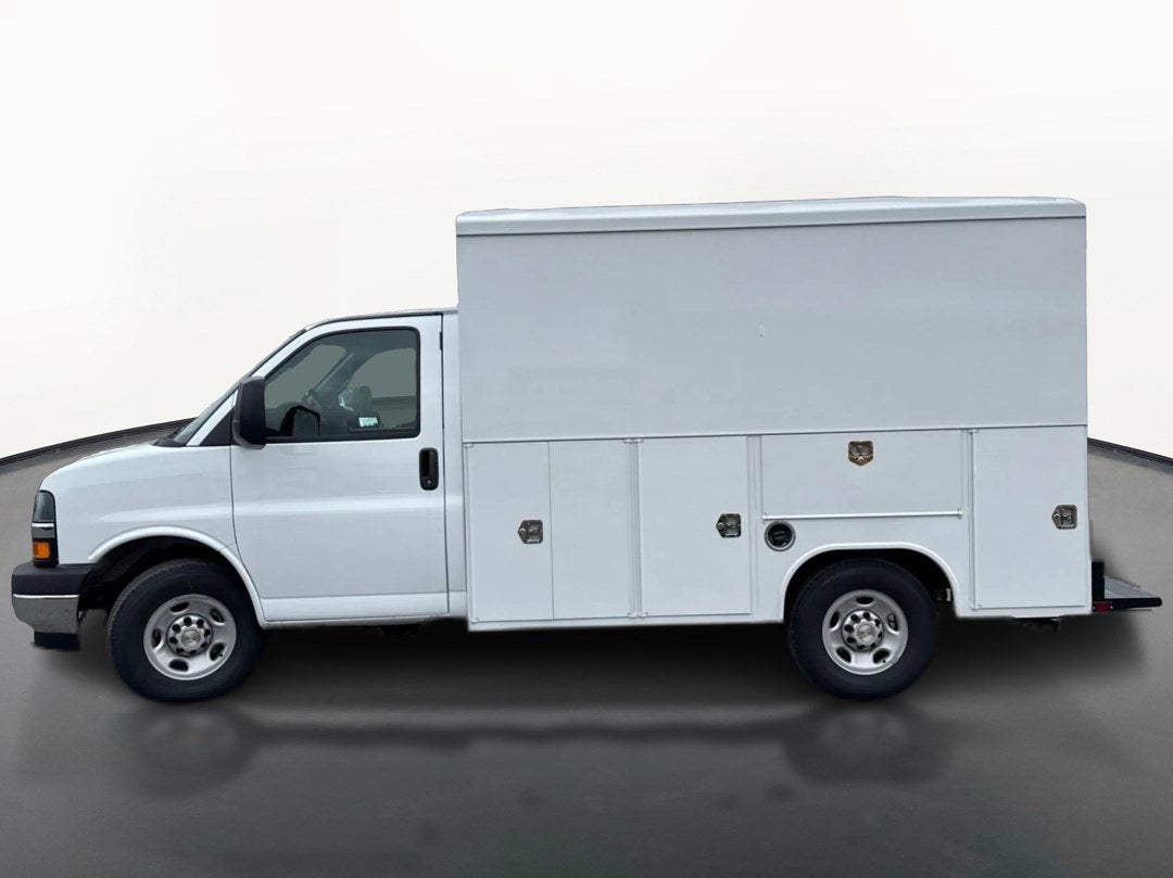 2026 Chevrolet Express Cutaway 3500 1WT