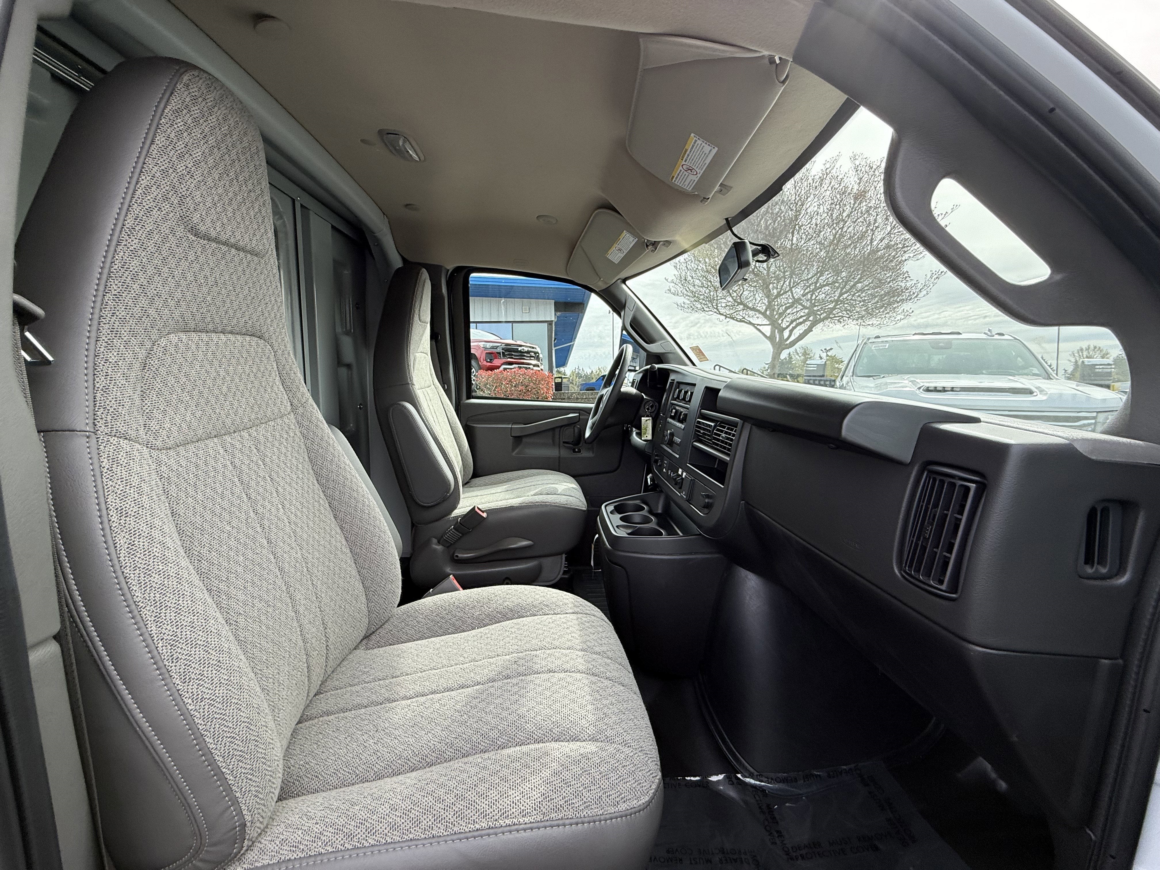 2024 Chevrolet Express Cutaway 3500 1WT