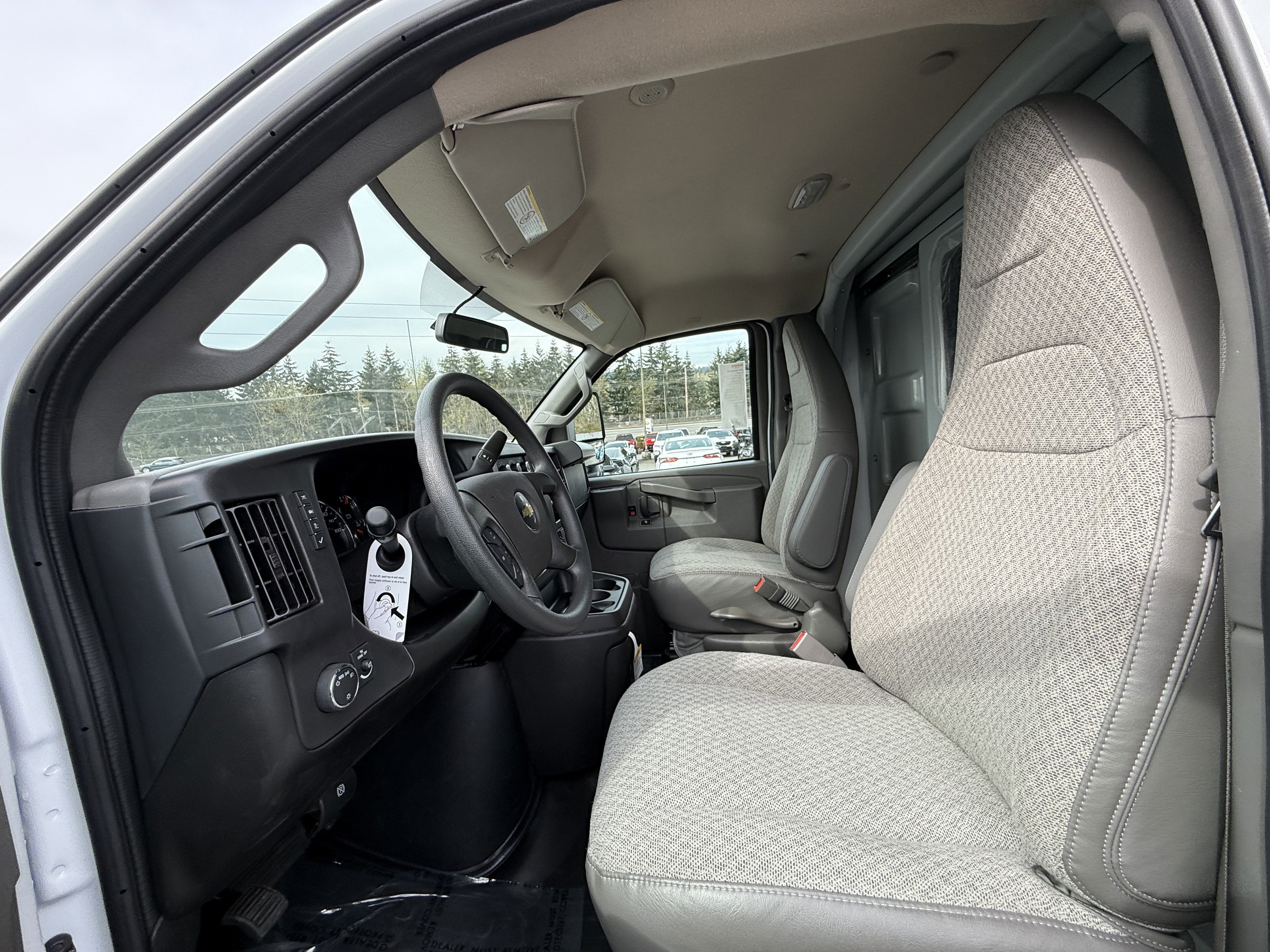 2024 Chevrolet Express Cutaway 3500 1WT