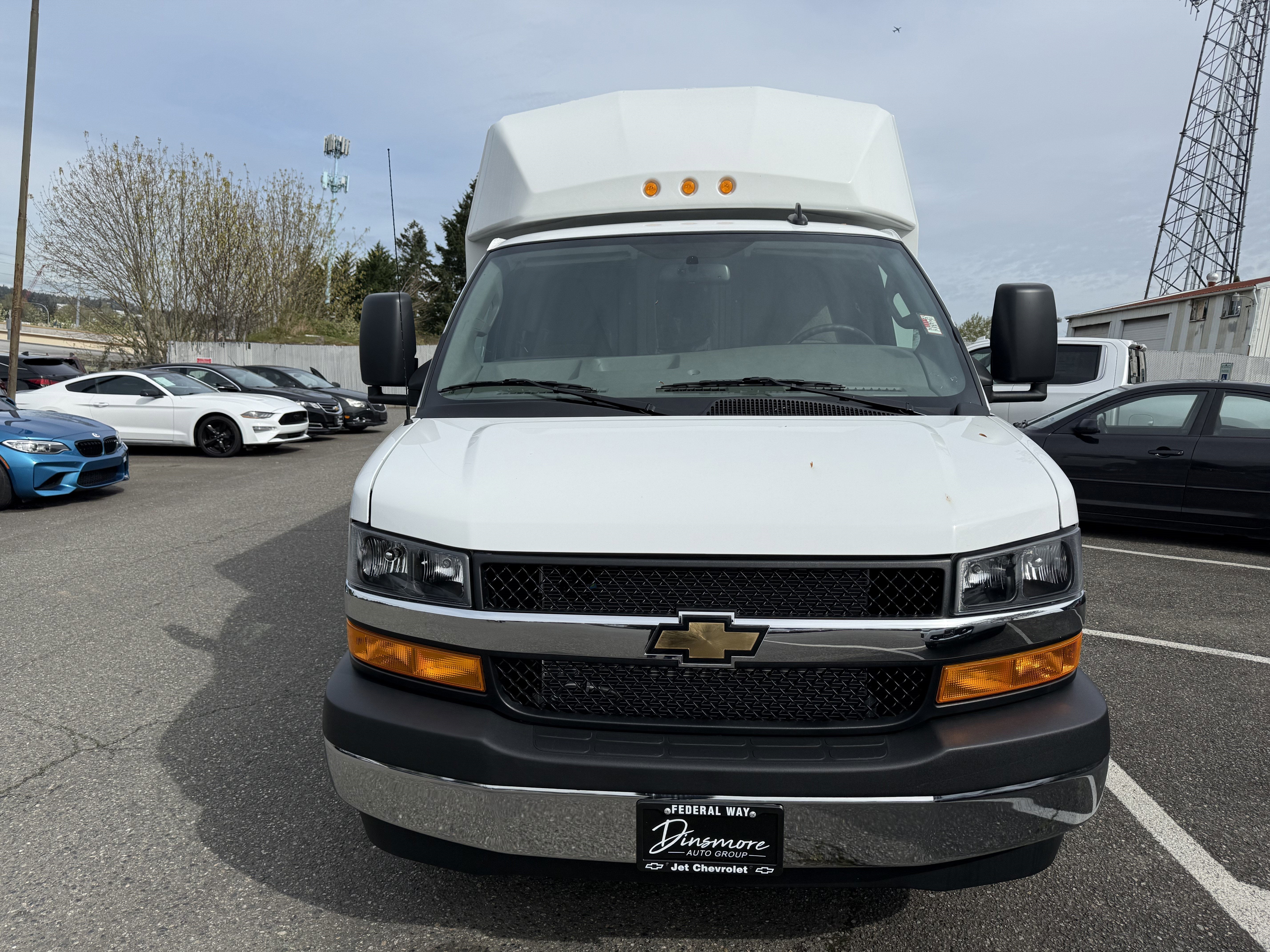 2024 Chevrolet Express Cutaway 3500 1WT