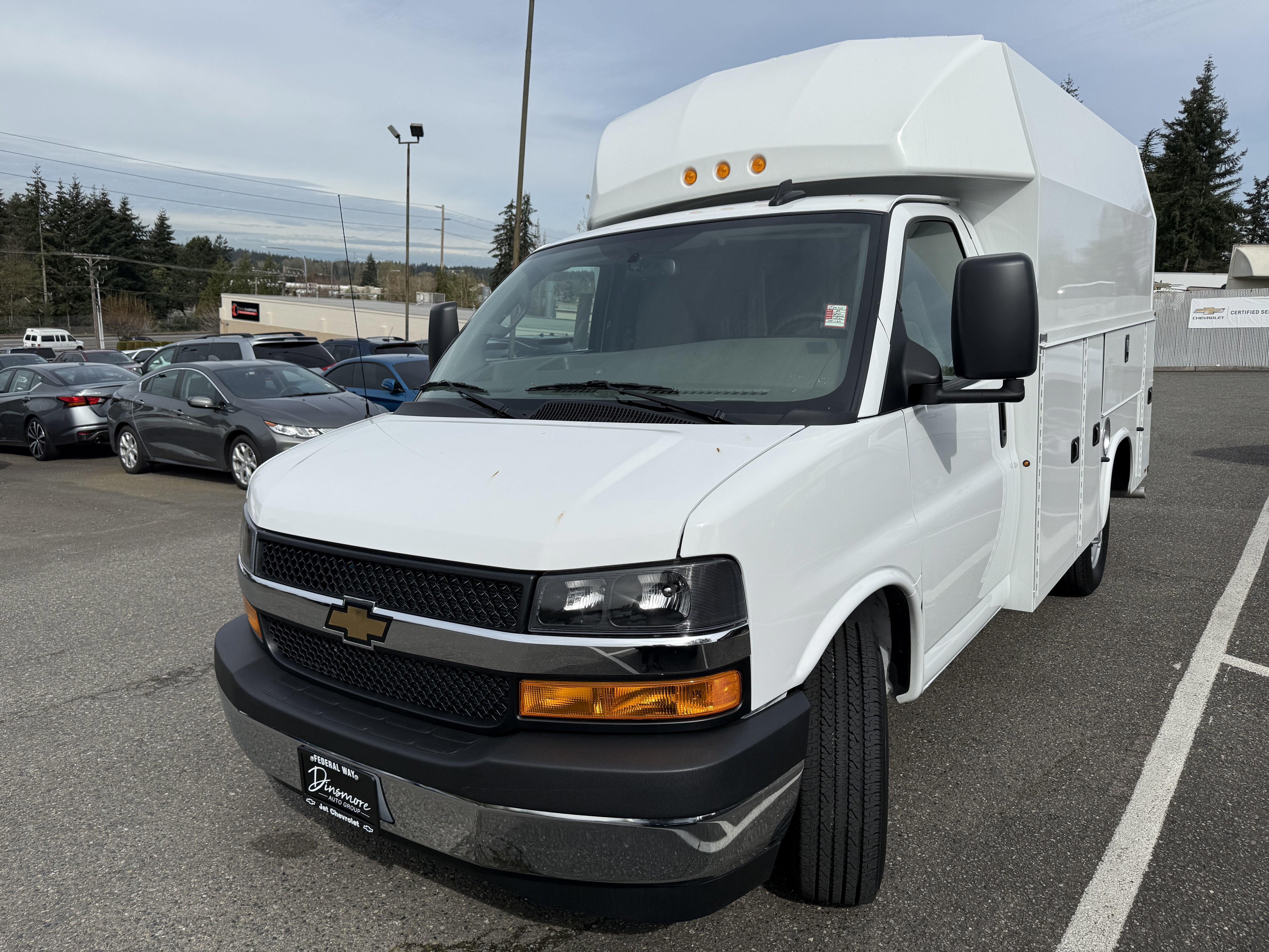2024 Chevrolet Express Cutaway 3500 1WT