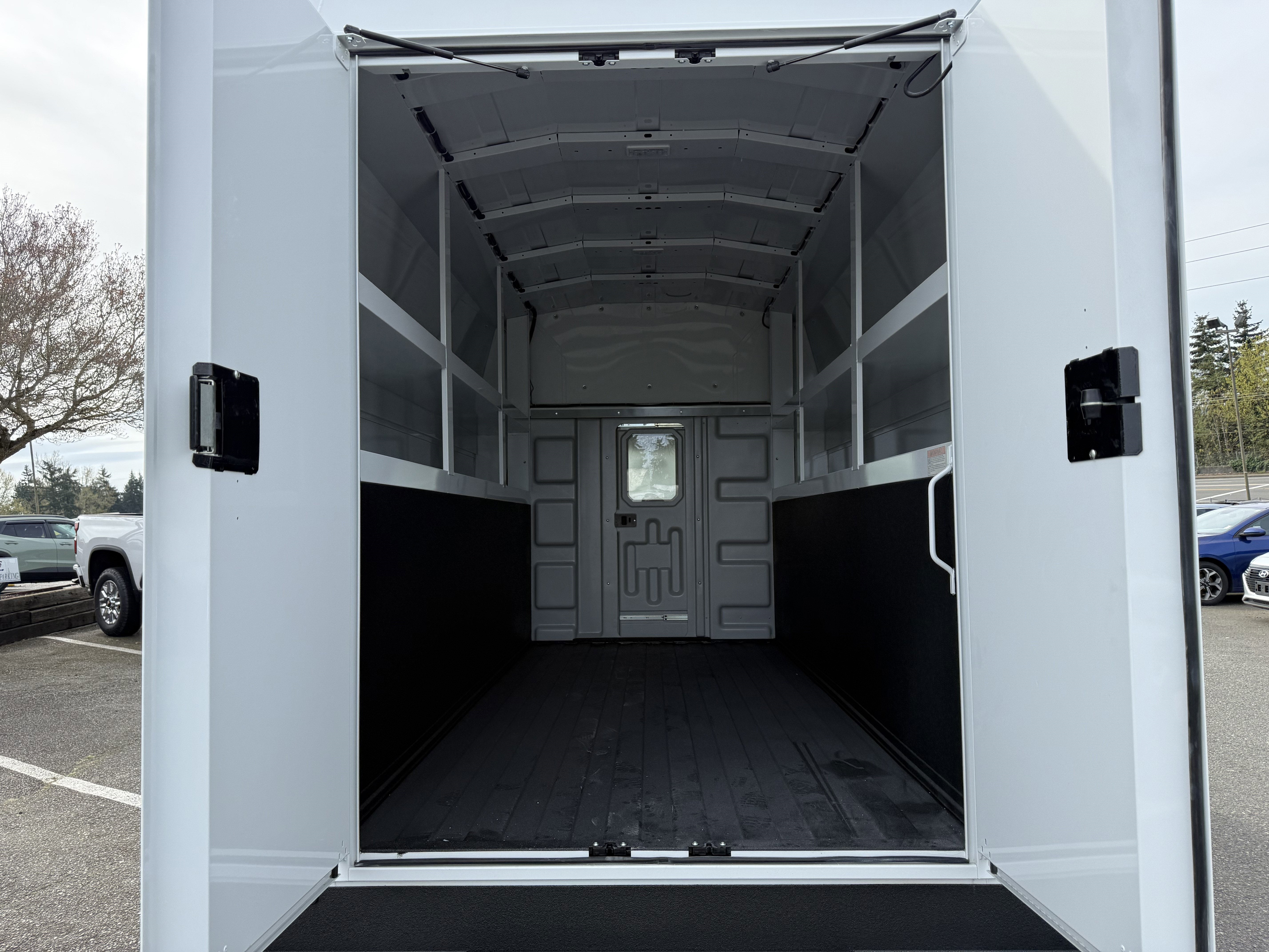 2024 Chevrolet Express Cutaway 3500 1WT