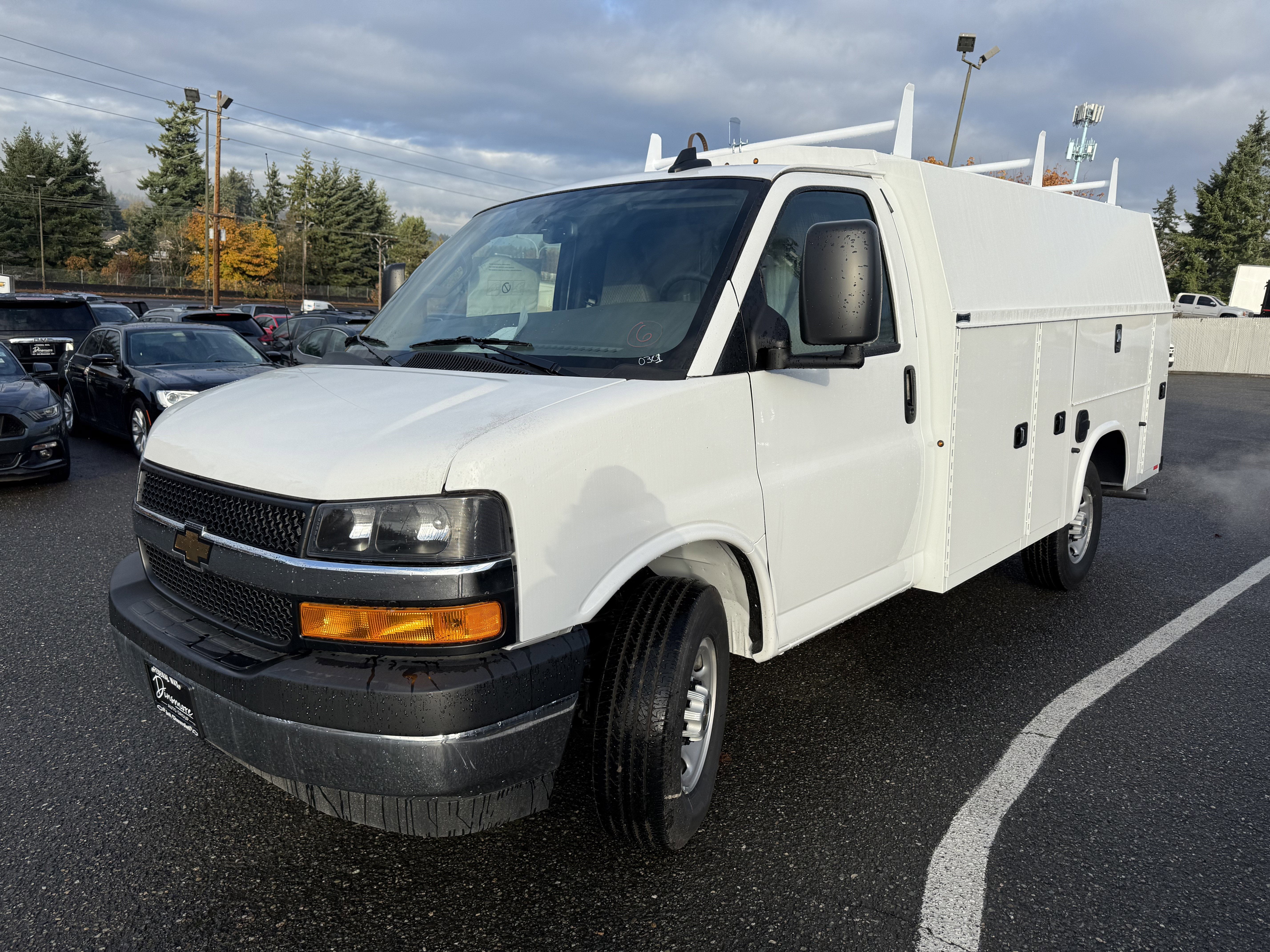 2025 Chevrolet Express Cutaway 3500 1WT