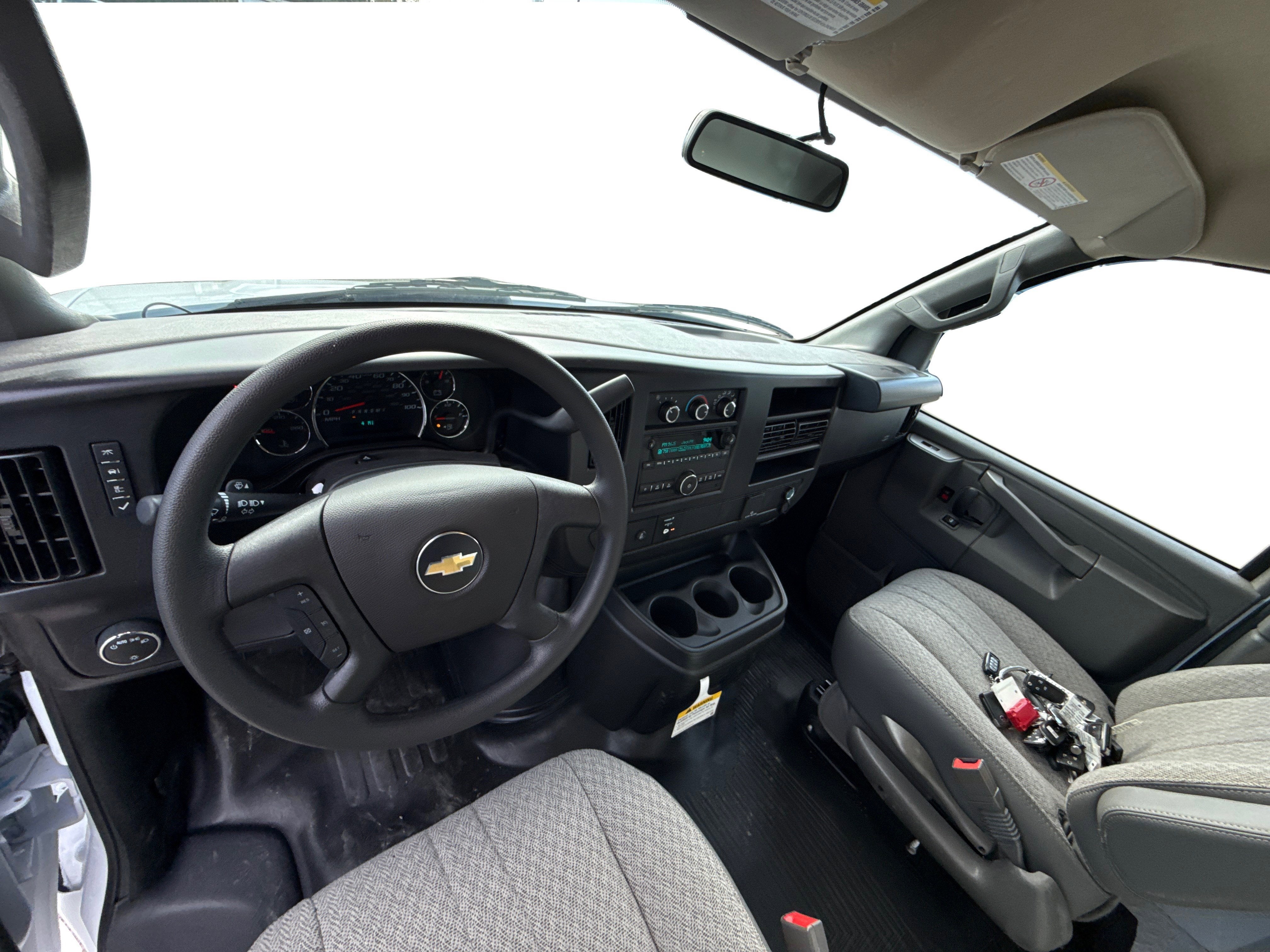 2026 Chevrolet Express Cutaway 3500 1WT