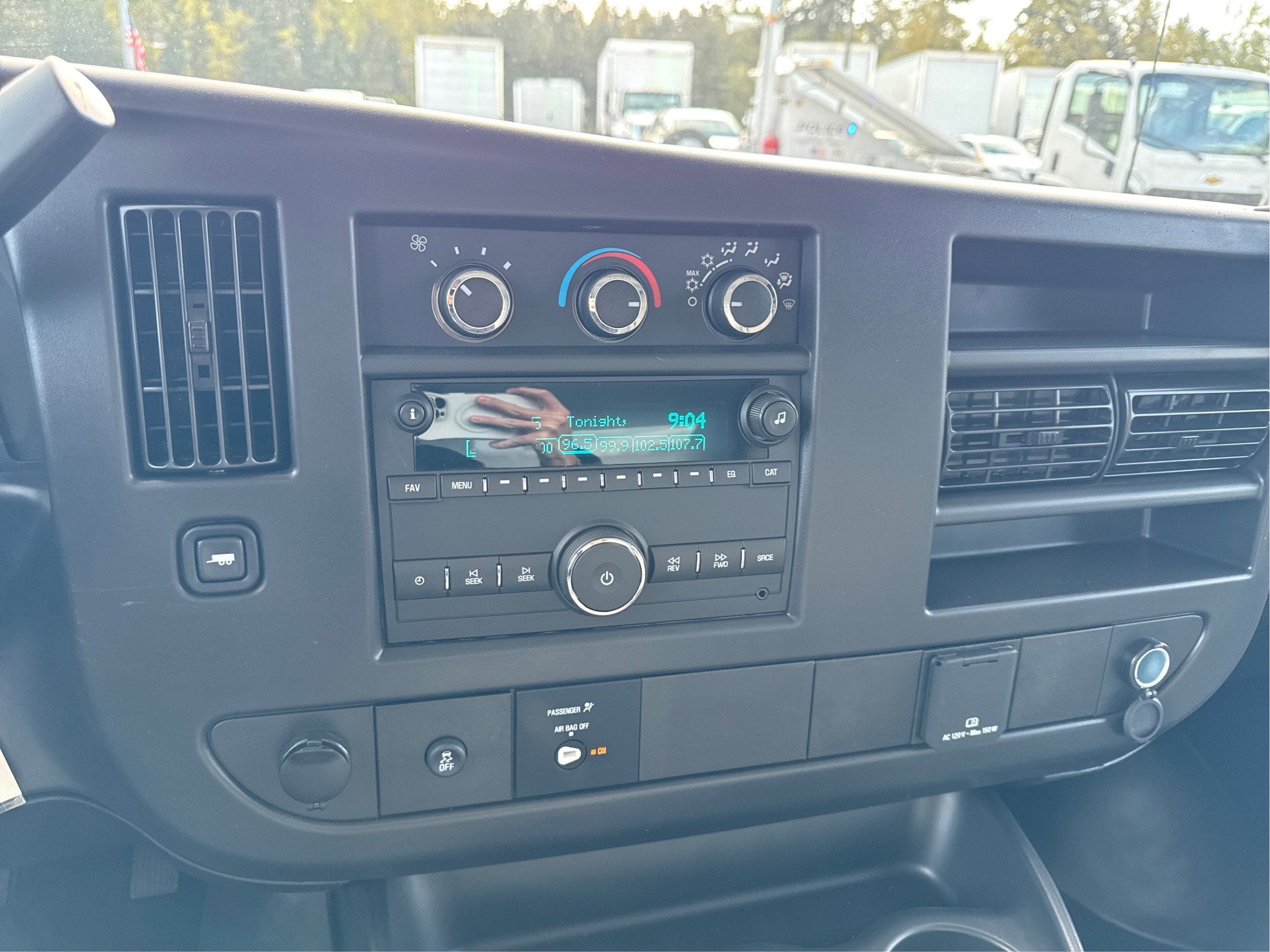 2026 Chevrolet Express Cutaway 3500 1WT