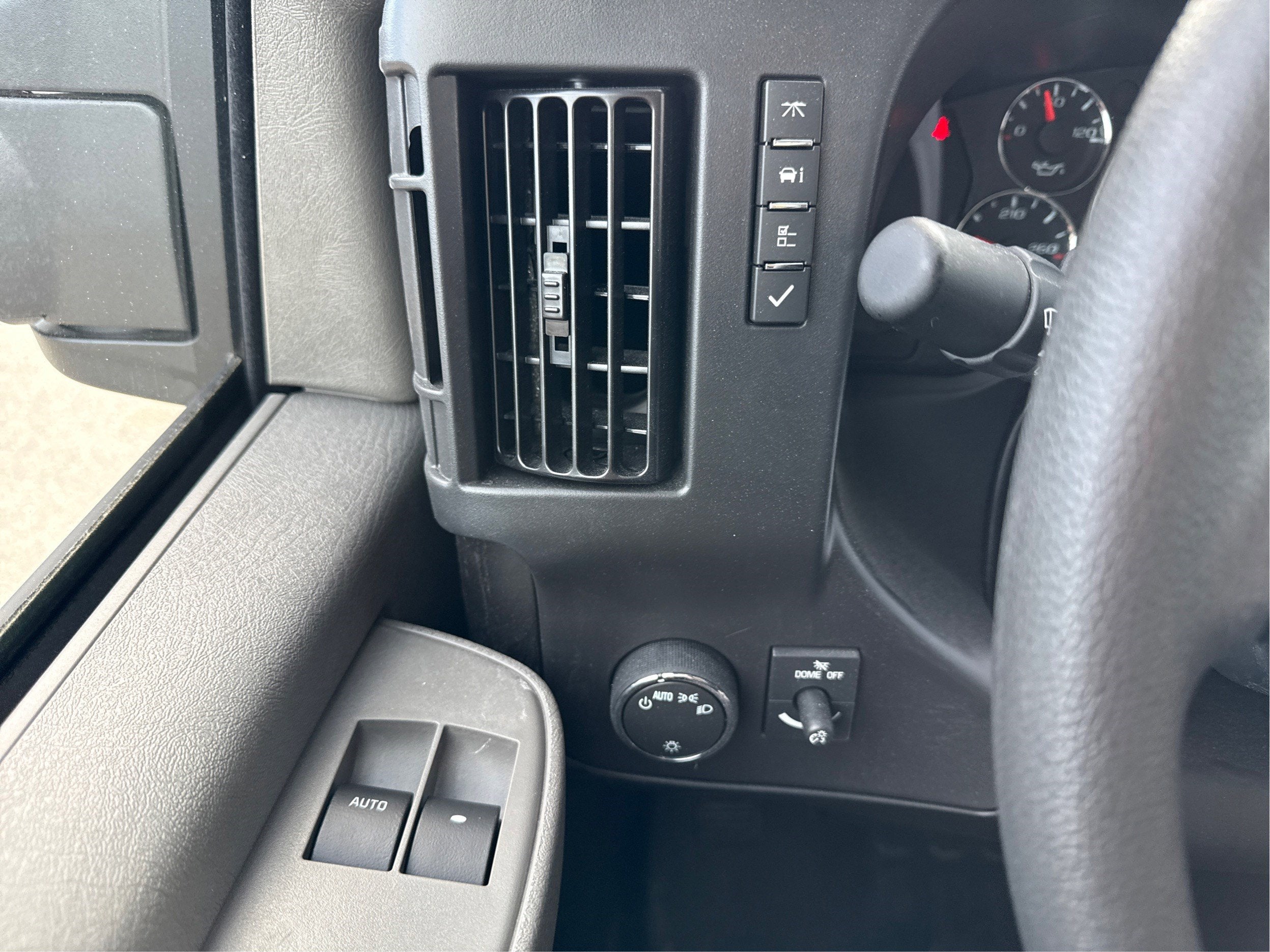 2026 Chevrolet Express Cutaway 3500 1WT