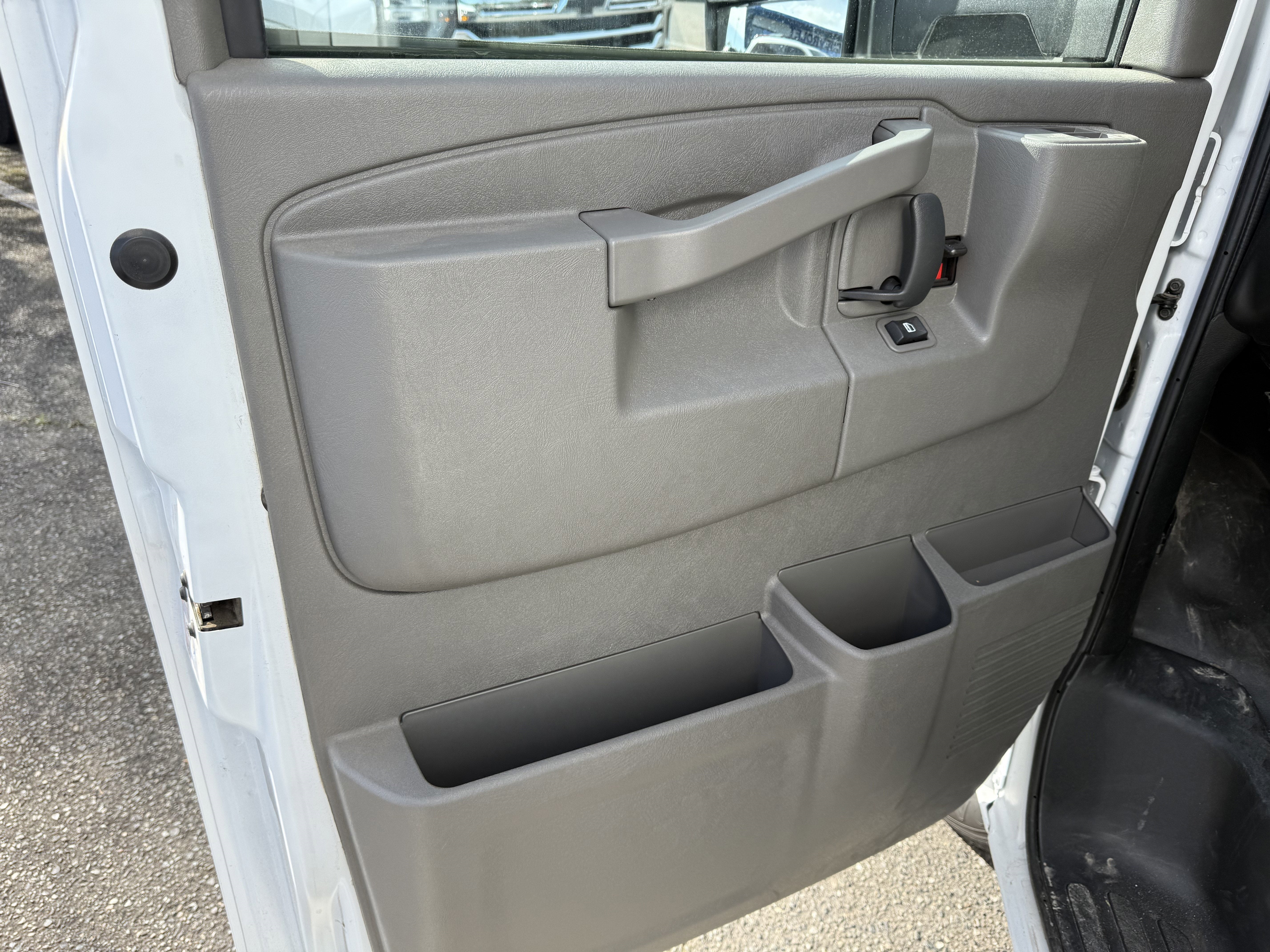 2024 Chevrolet Express Cutaway 3500 1WT