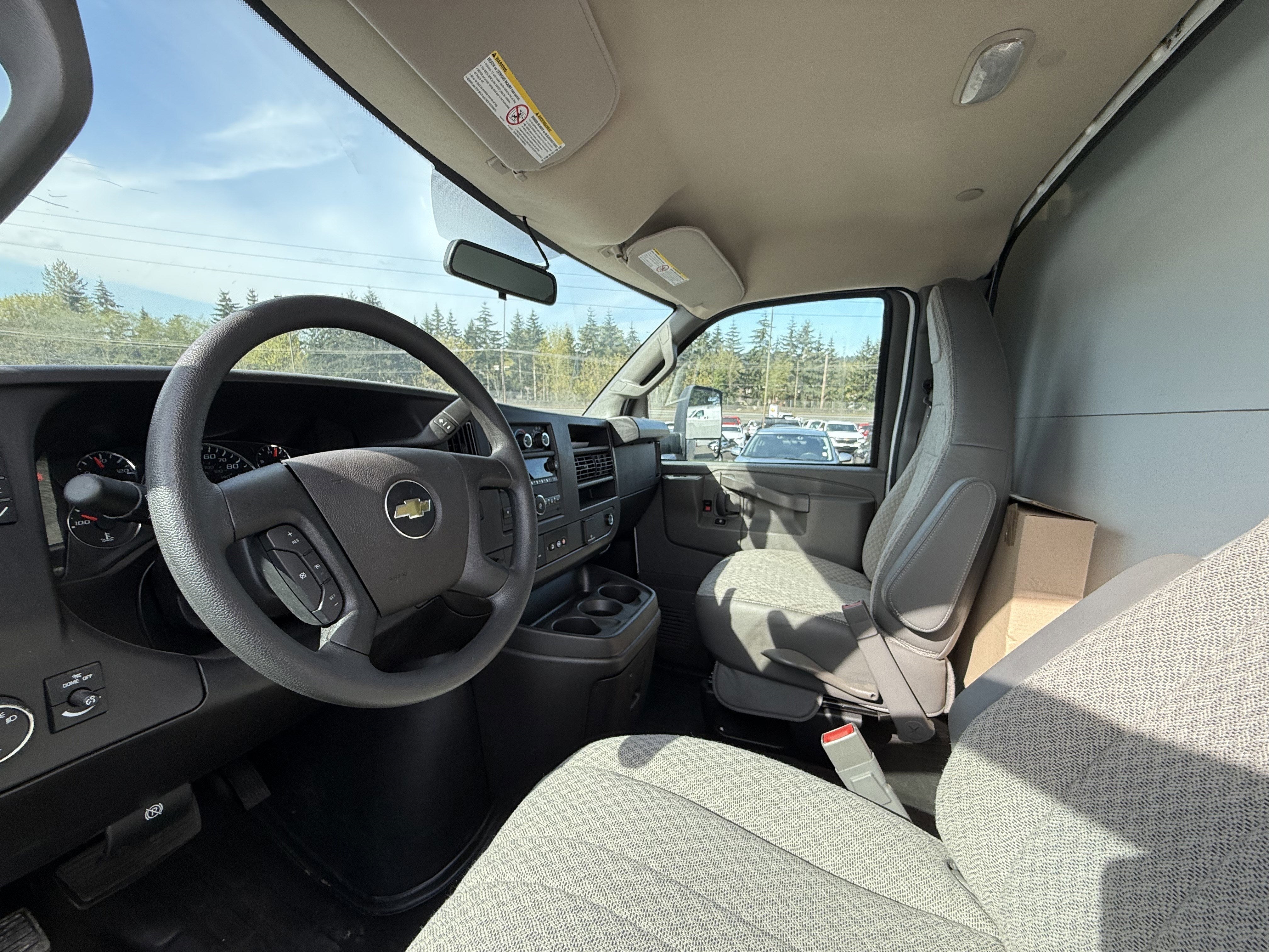 2024 Chevrolet Express Cutaway 3500 1WT